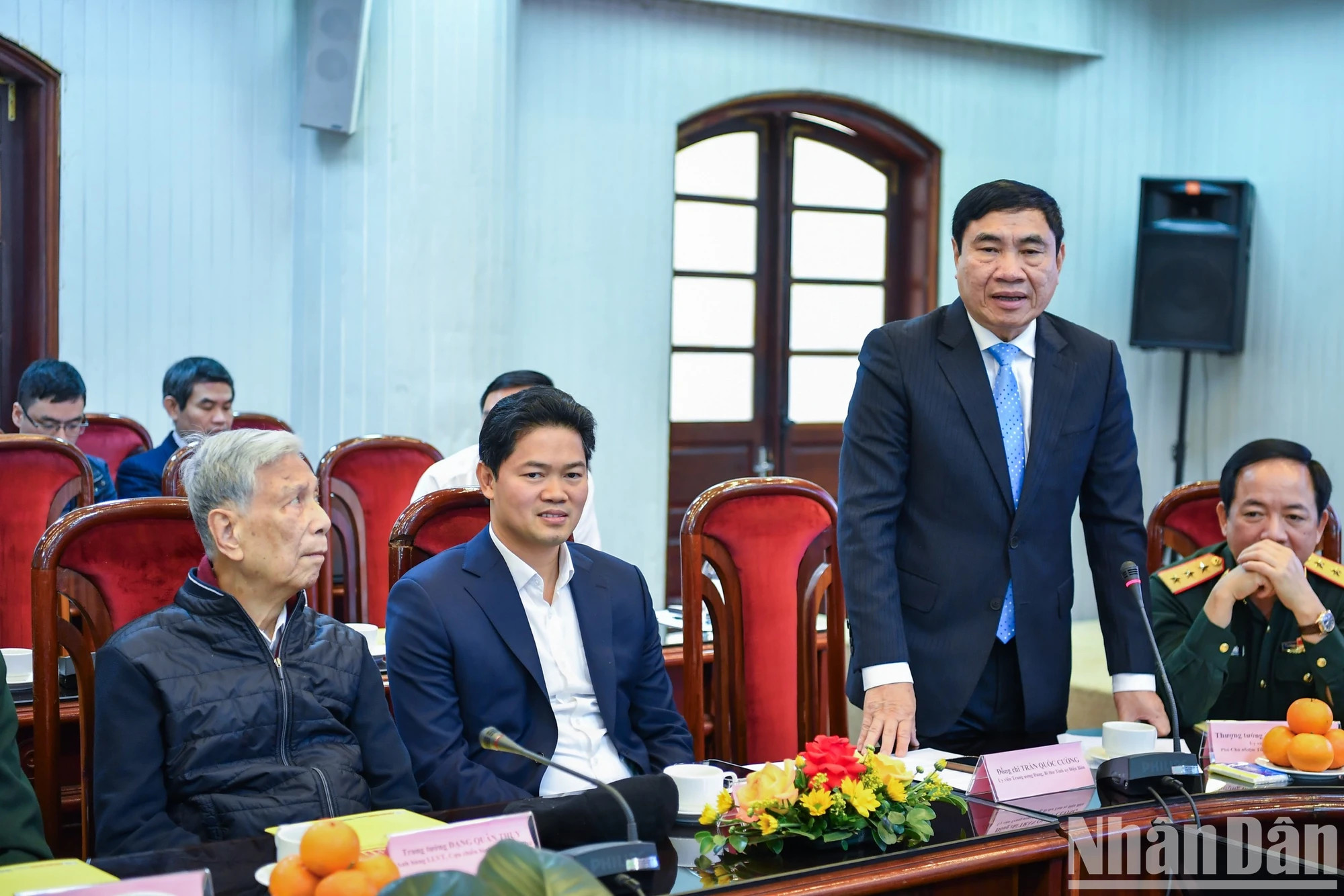 奠边省委书记陈国强在记者会上发表讲话。 奠边省委书记陈国强在记者会上发表讲话。