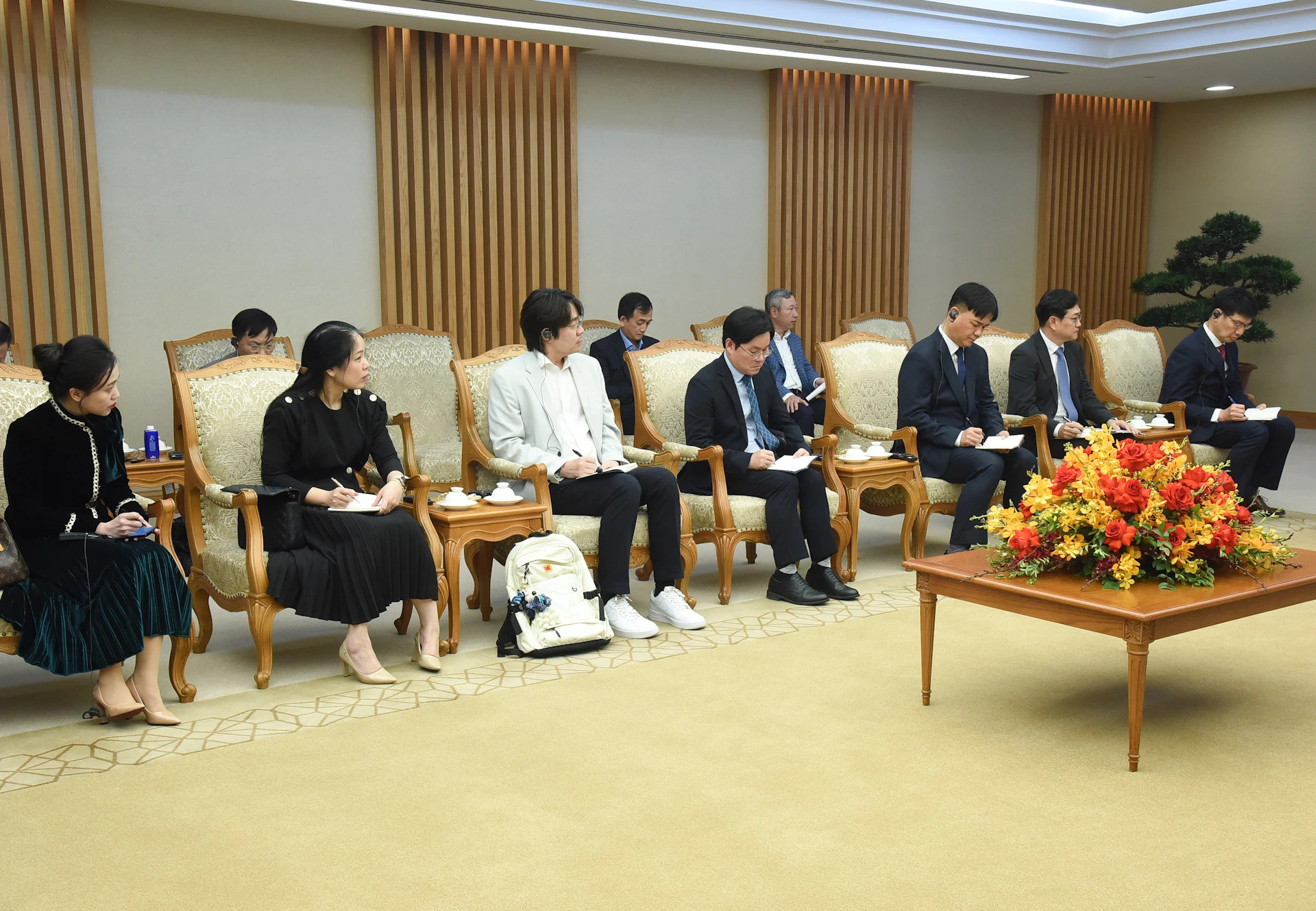 三星（越南）公司总经理崔周浩一行。