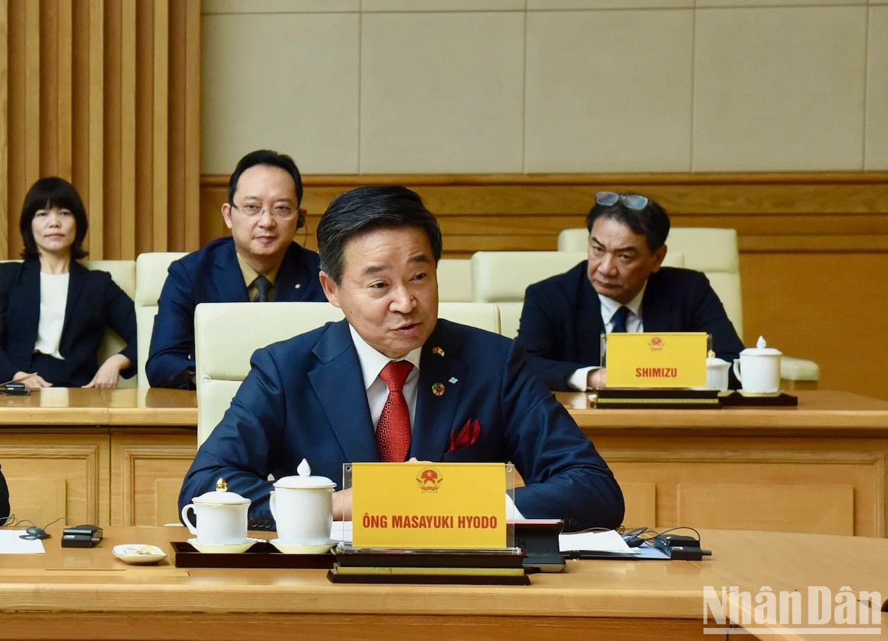 日越经济委员会联合主席Masayuki Hyodo发表讲话。