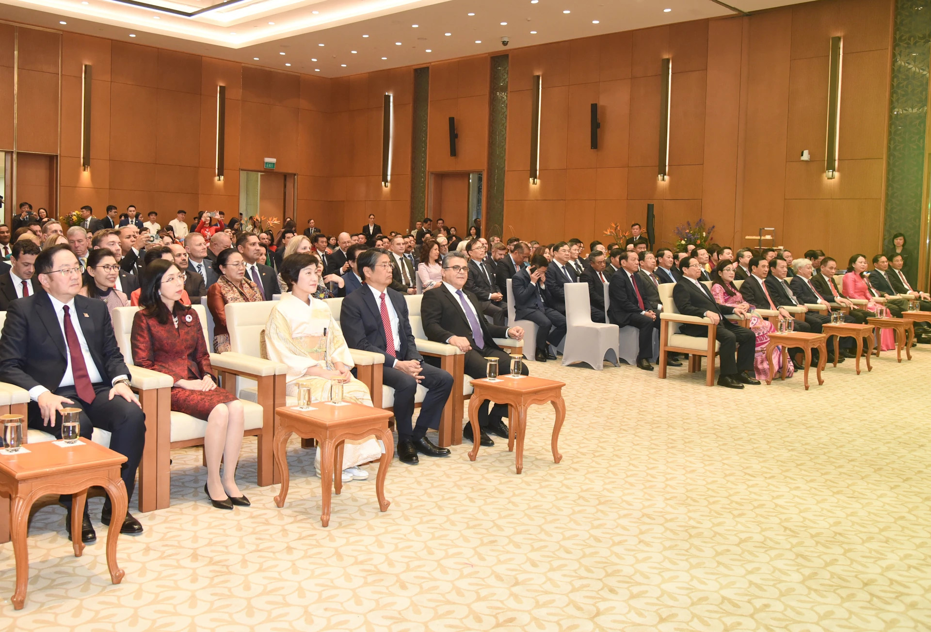 各国和国际组织驻越南大使、首席代表出席活动。