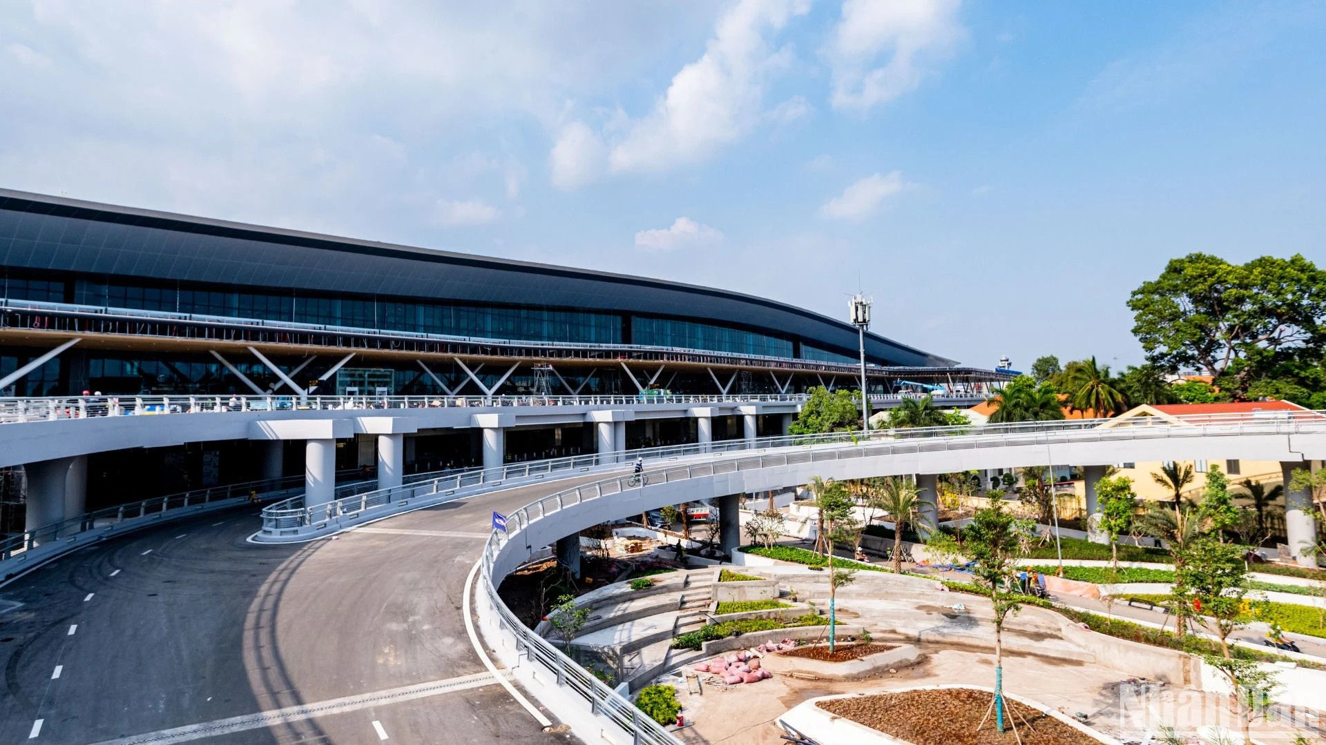 T3航站楼采用现代化设计，道路和立交桥系统得到同步投资。