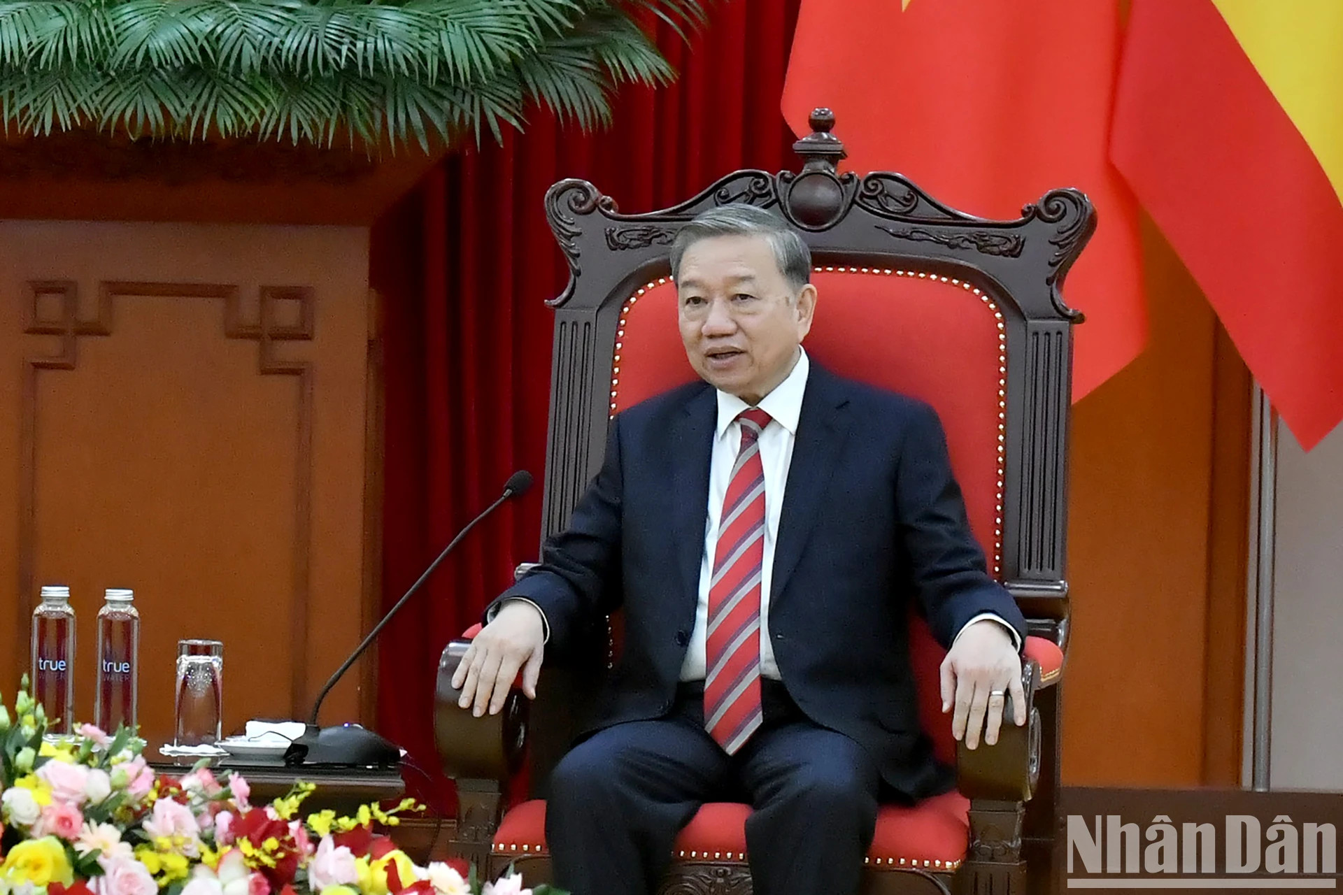 苏林总书记发表讲话。