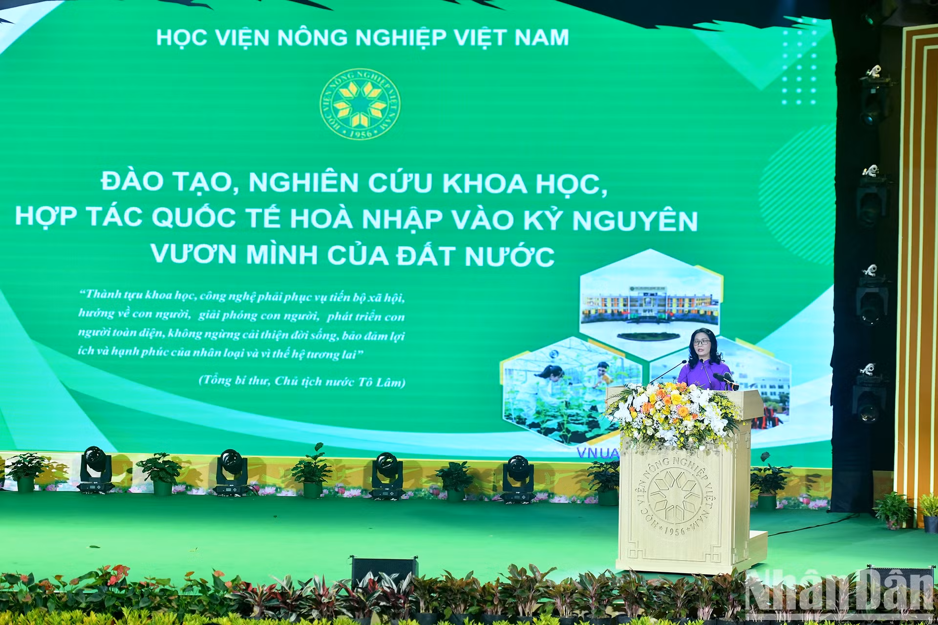 越南农业学院院长阮氏兰教授、博士发表讲话。 越南农业学院院长阮氏兰教授、博士发表讲话。