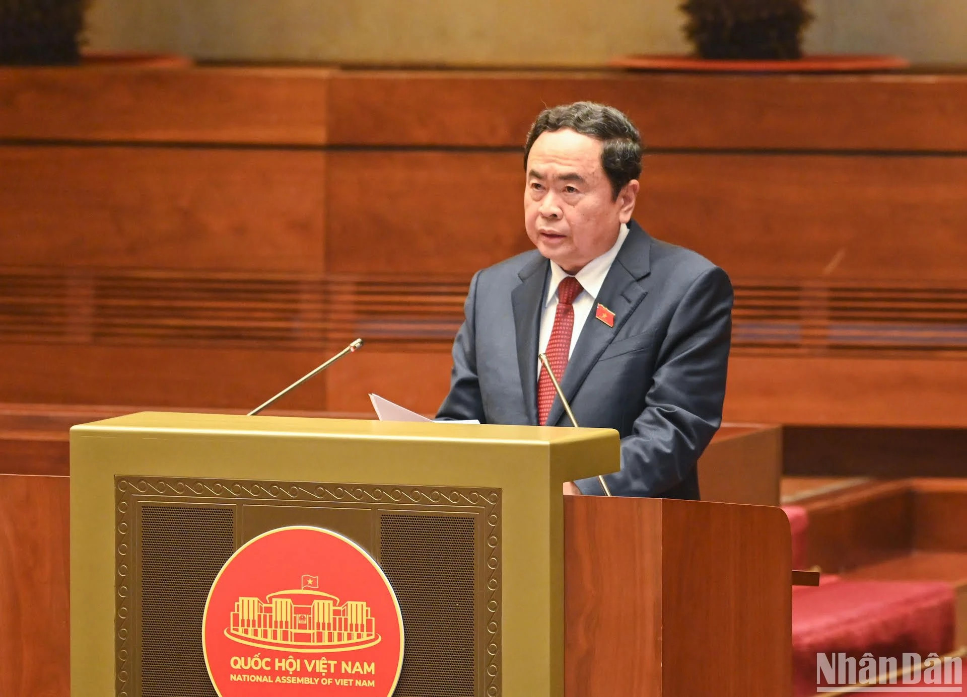 越南国会常务副主席陈青敏代表国会发表讲话。 越南国会常务副主席陈青敏代表国会发表讲话。