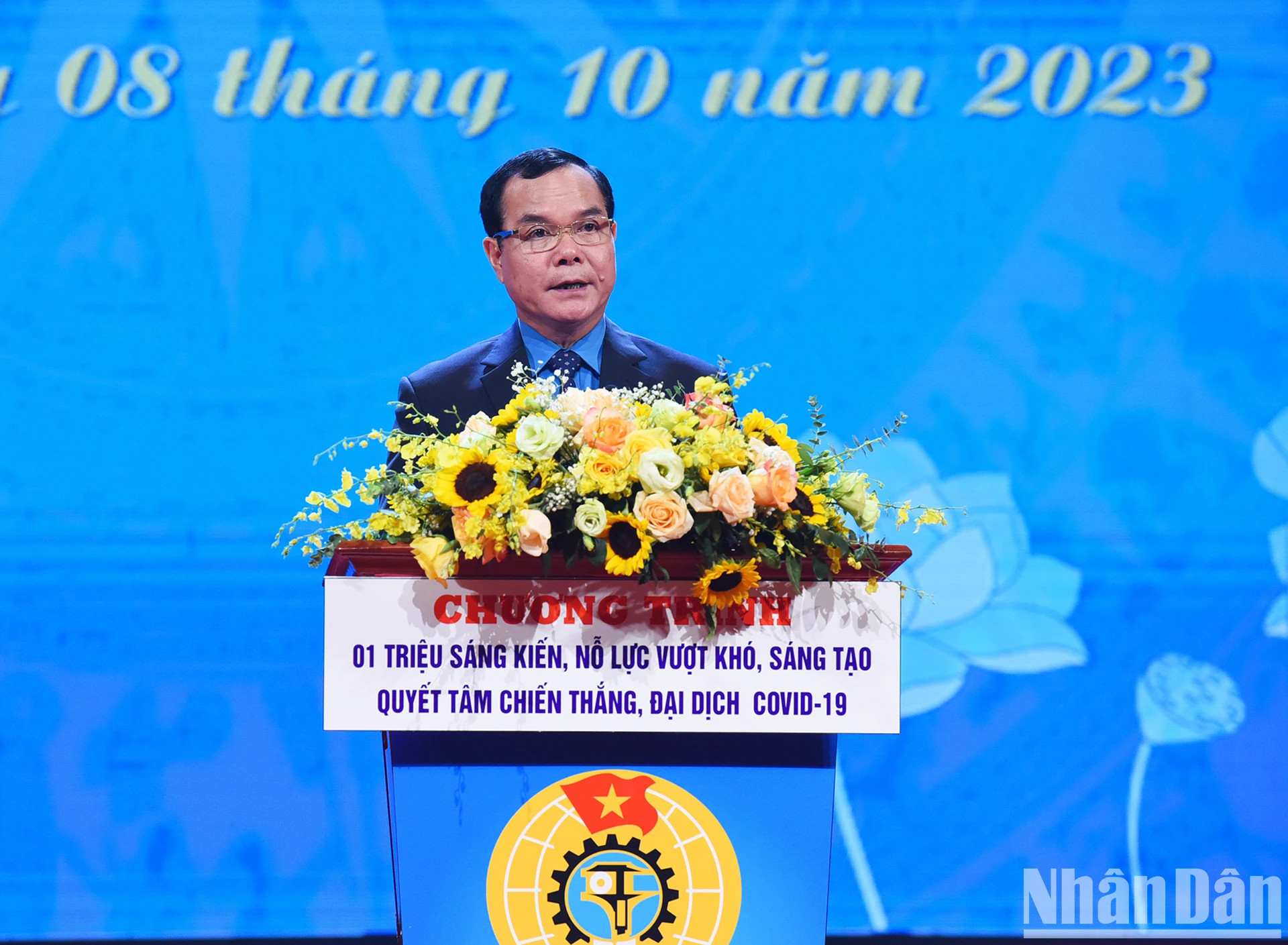 越南劳动总联合会主席、中央竞赛奖励委员会副主席阮廷康在会议上发表讲话。