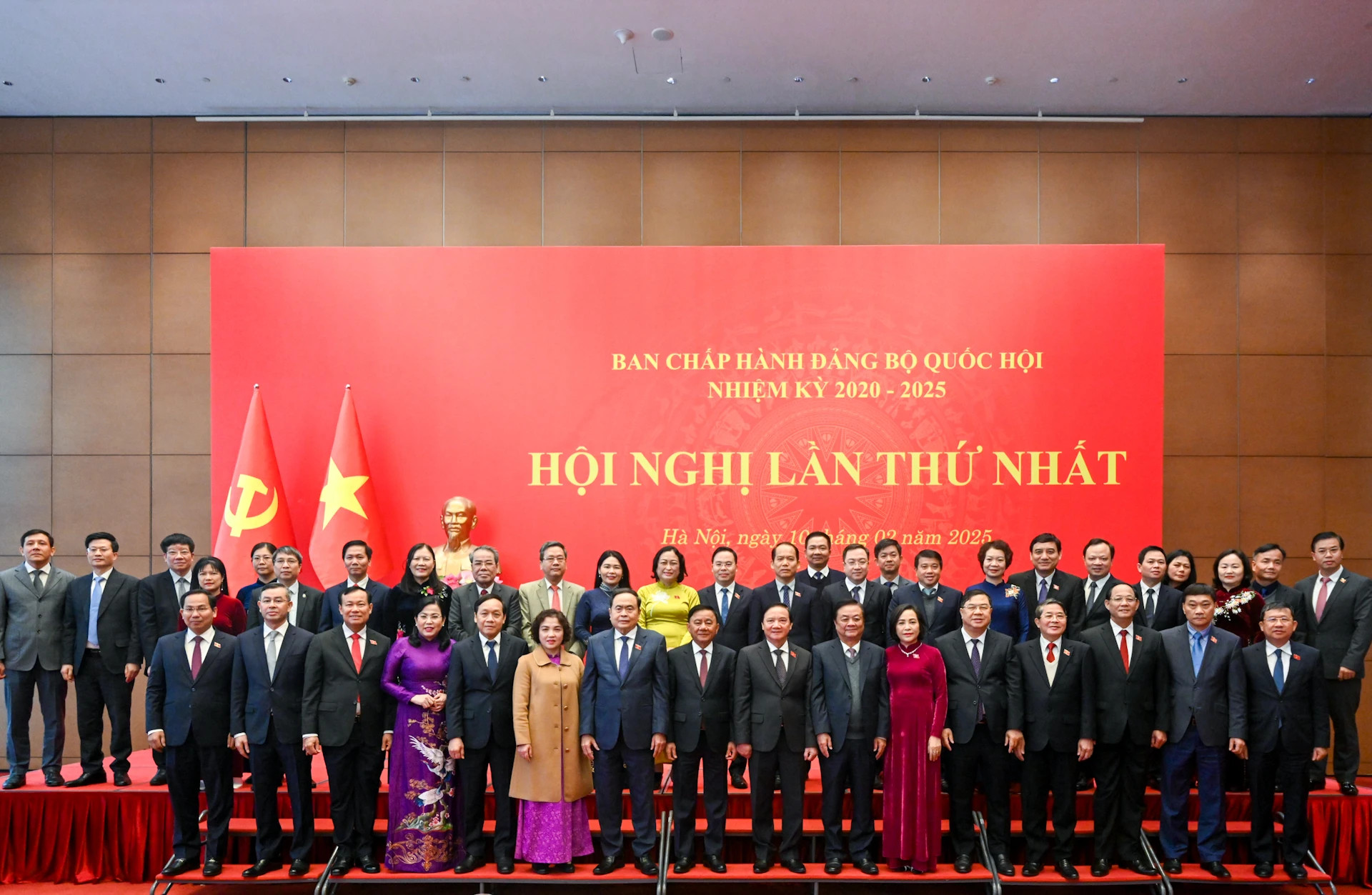 与会代表合影。 与会代表合影。