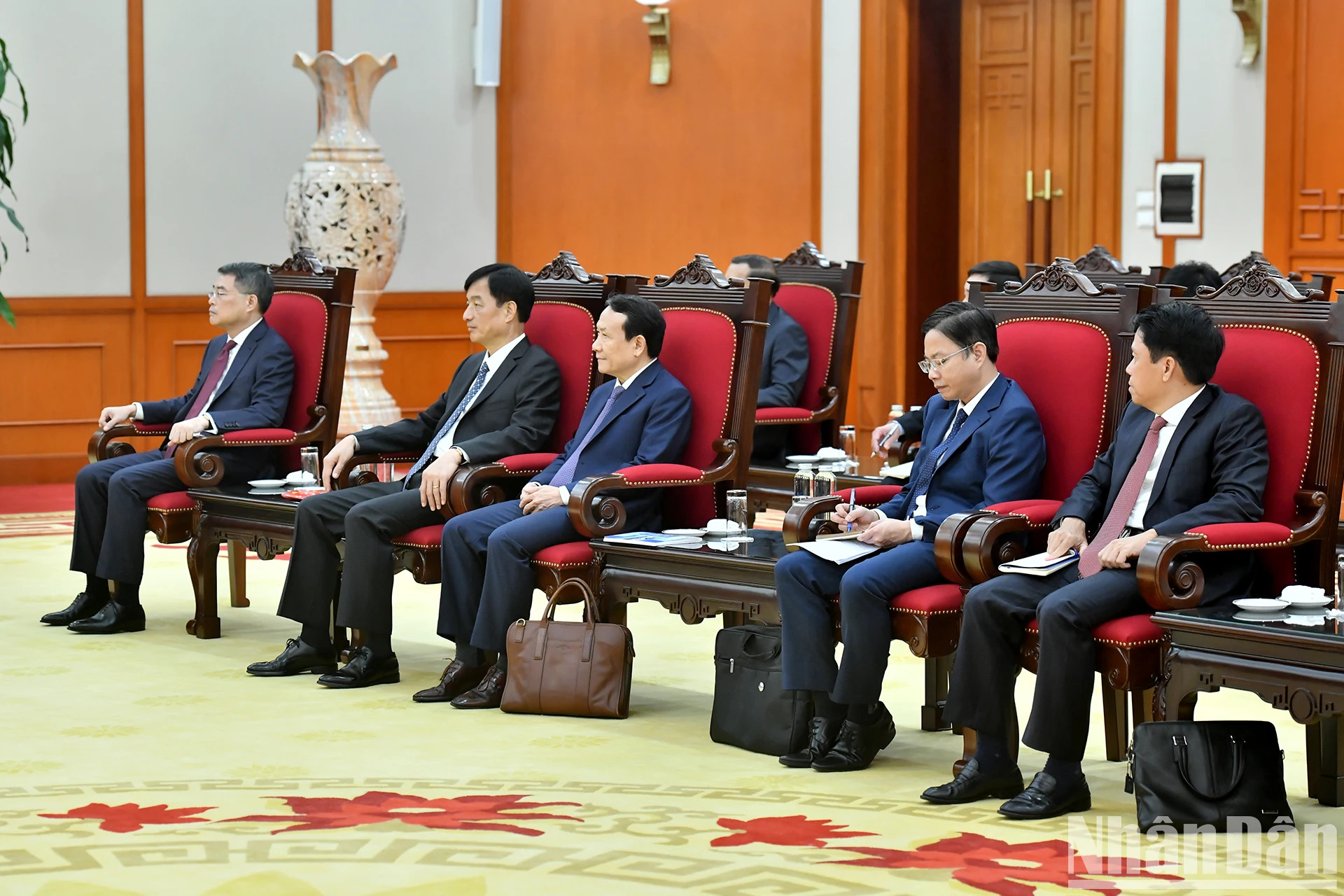 越方代表与会。