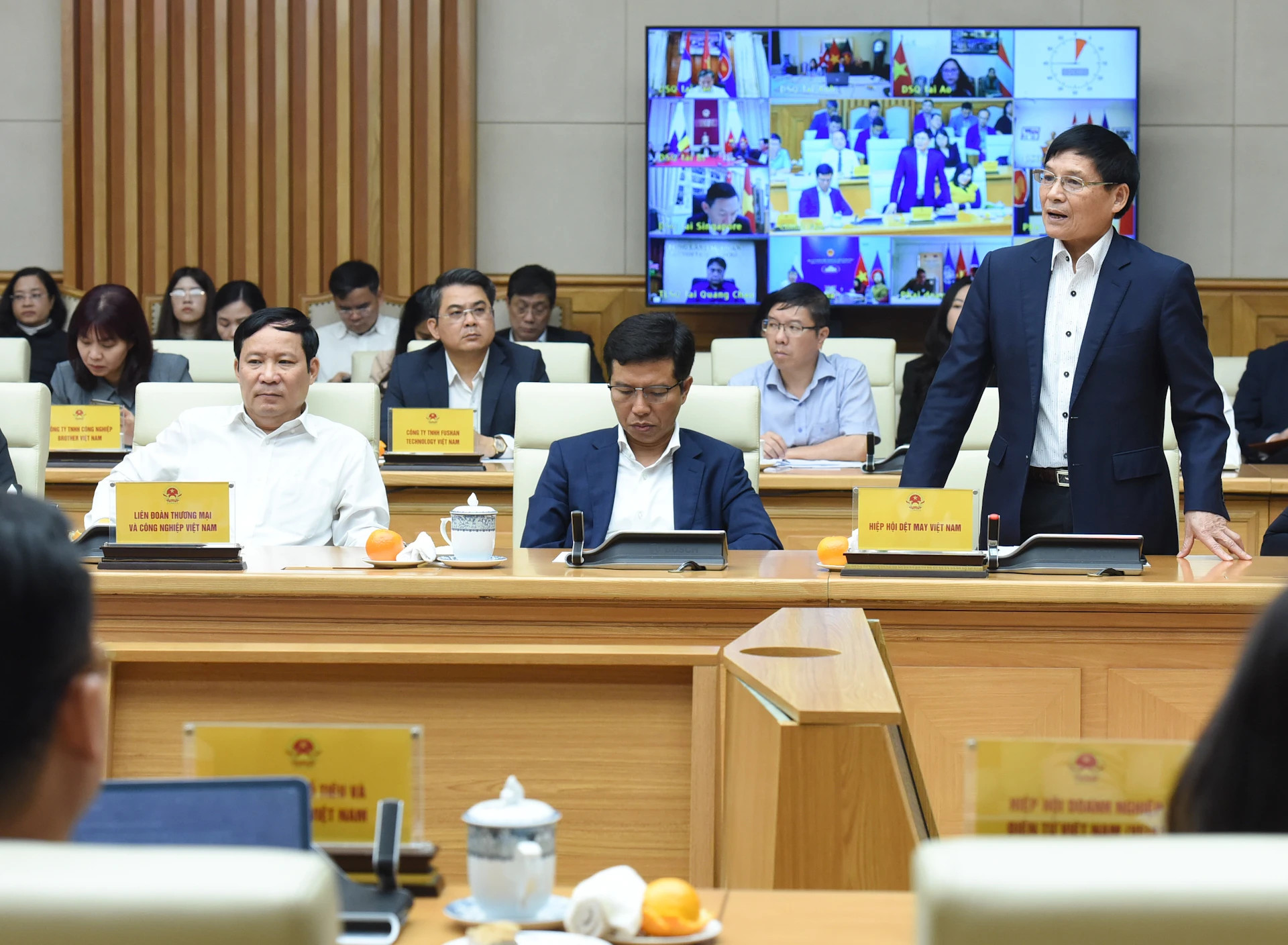 越南纺织服装协会副主席兼秘书长张文锦发表讲话。