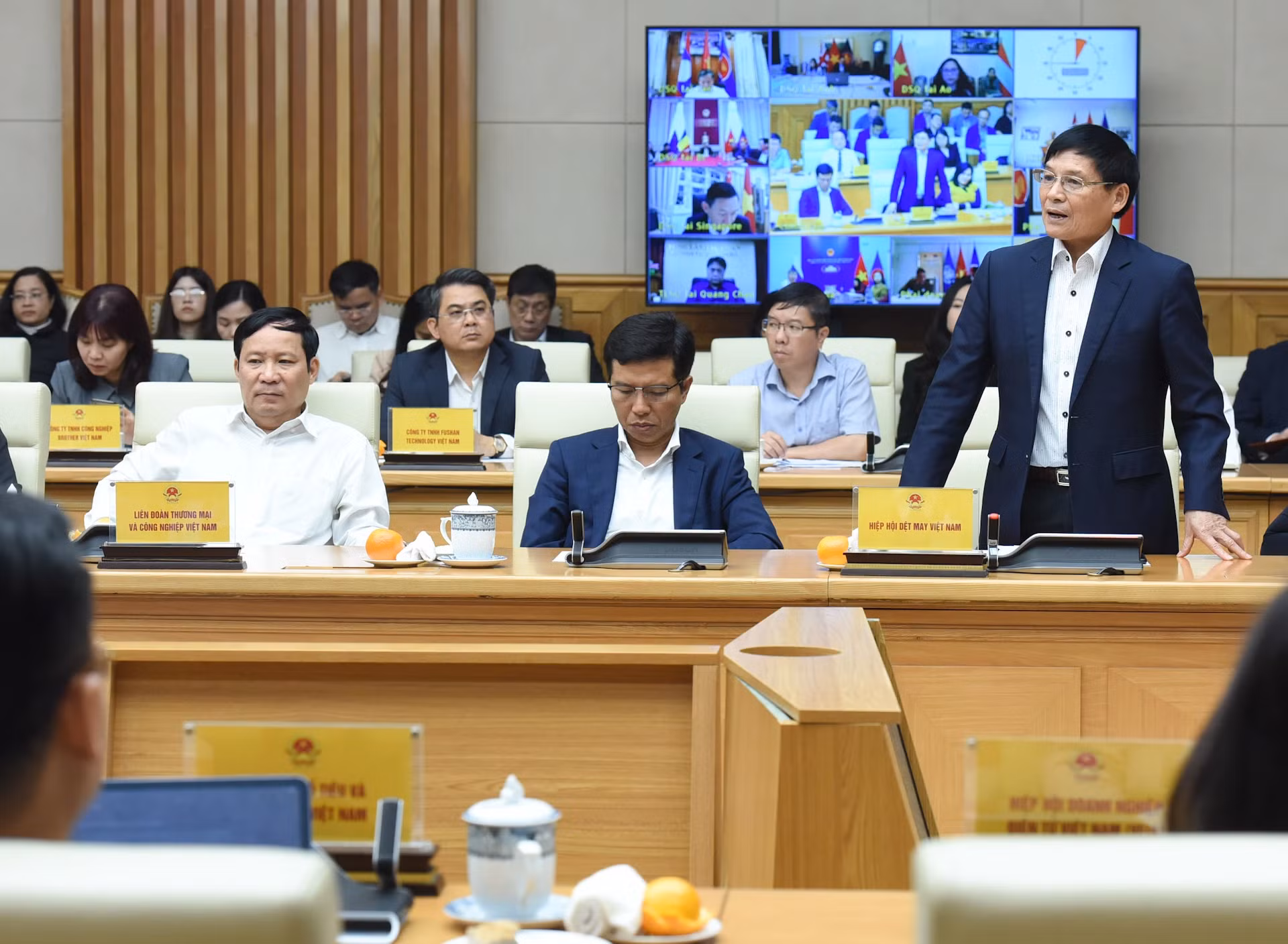 越南纺织服装协会副主席兼秘书长张文锦发表讲话。