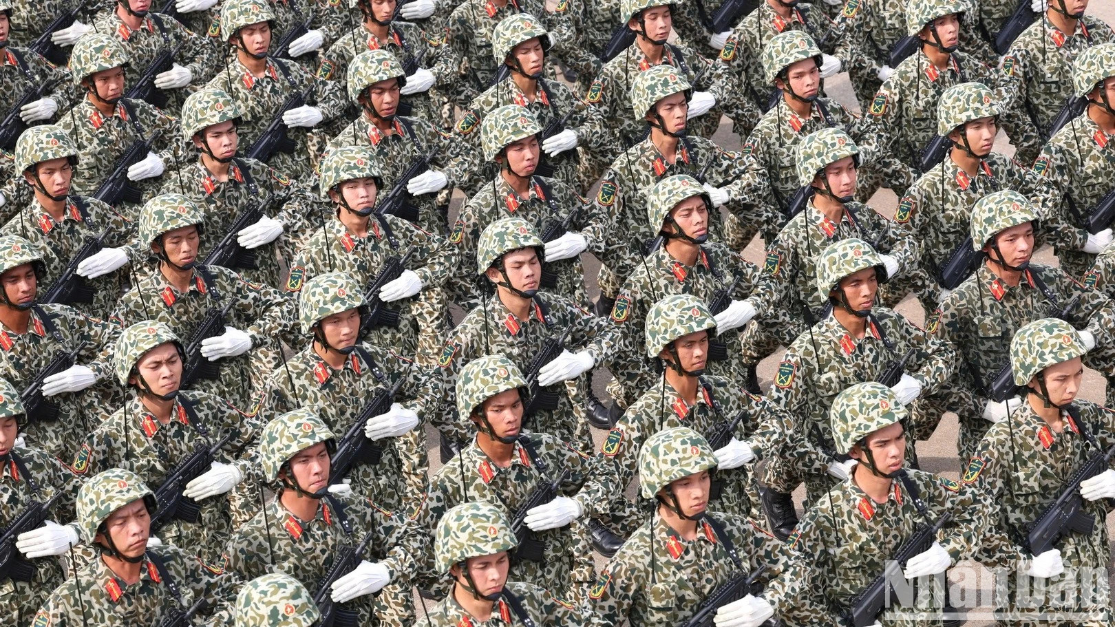 男特种军官队。