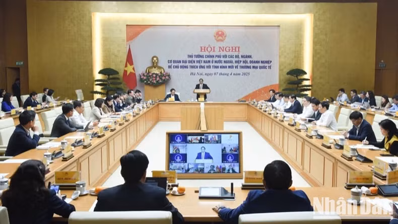 越南政府总理范明正主持召开关于主动适应国际贸易新形势的会议【组图】