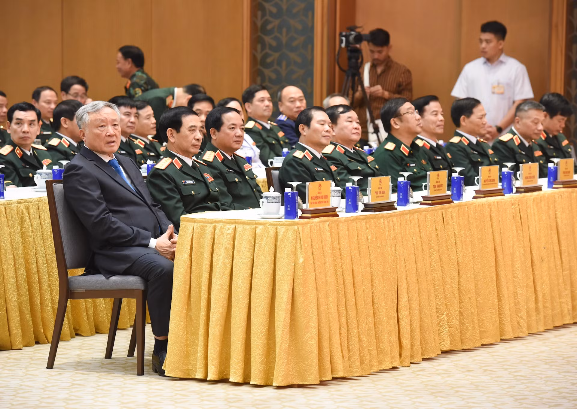 各位代表出席表彰大会。