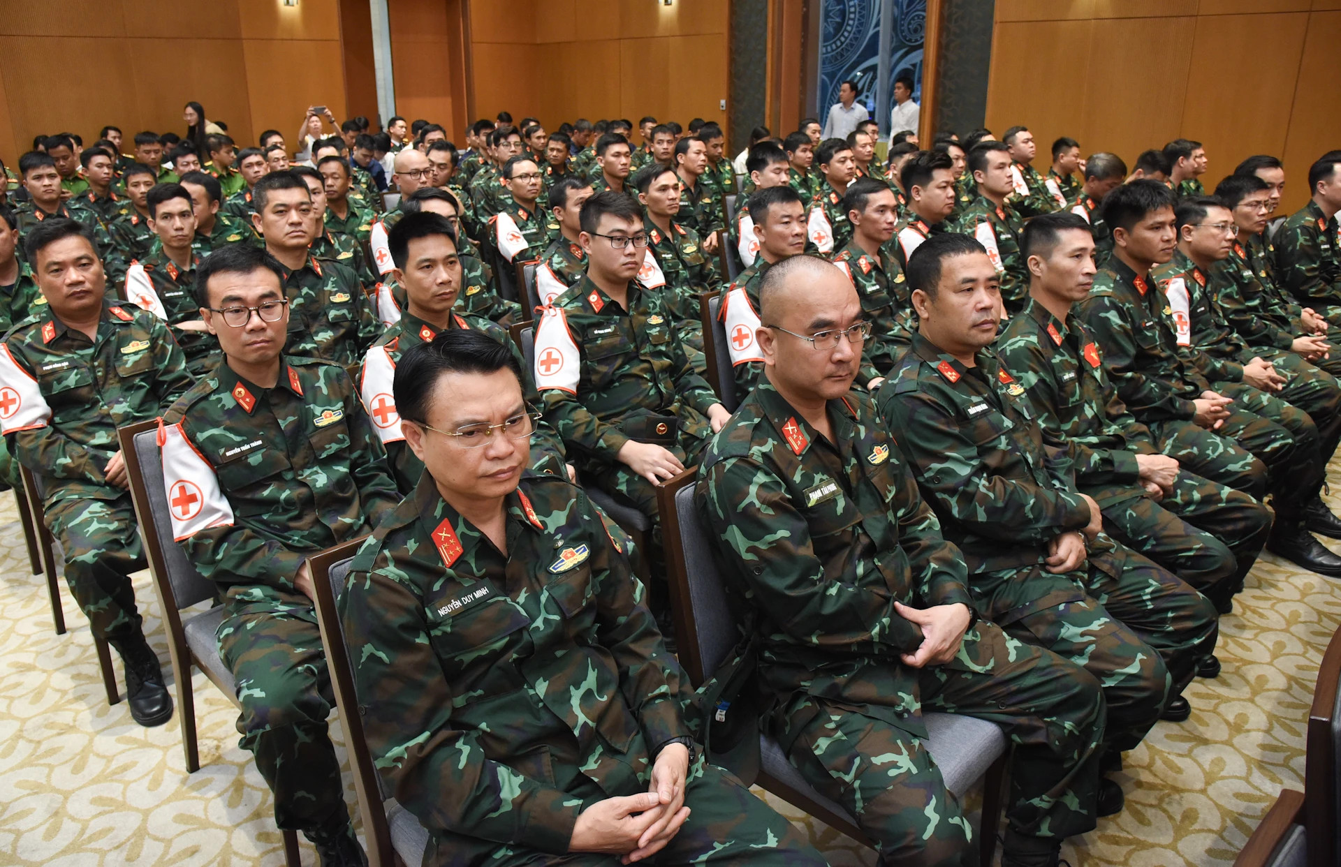 与会代表。 与会代表。