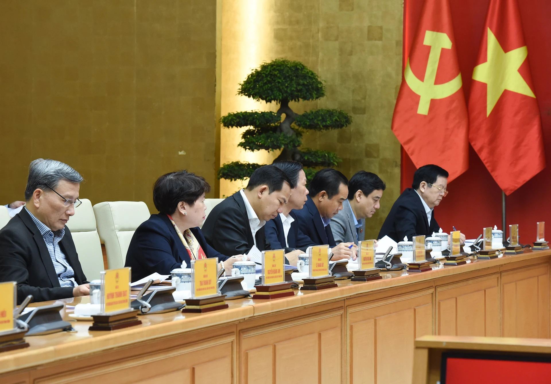 越南政府总理范明正主持越共第十四届全国代表大会经济社会小组会议【组图】 ảnh 2