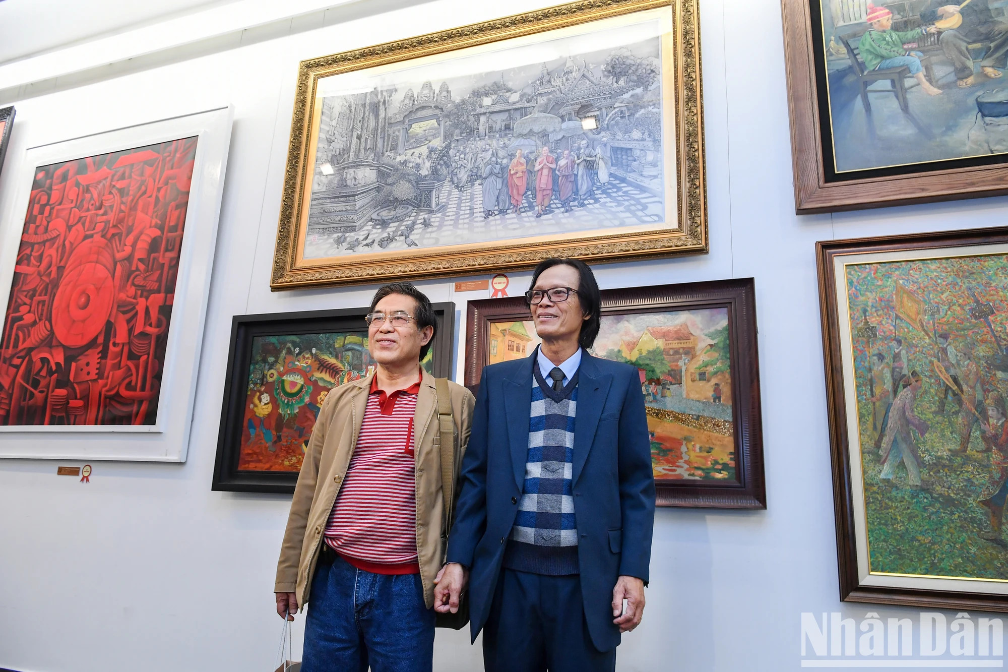 赖林松作者和一等奖作品“金瓯高棉节”。 赖林松作者和一等奖作品“金瓯高棉节”。