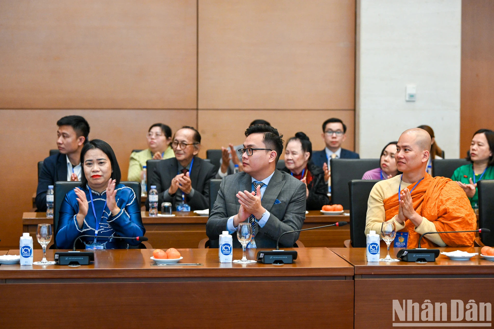 越南侨胞代表出席见面会。 越南侨胞代表出席见面会。