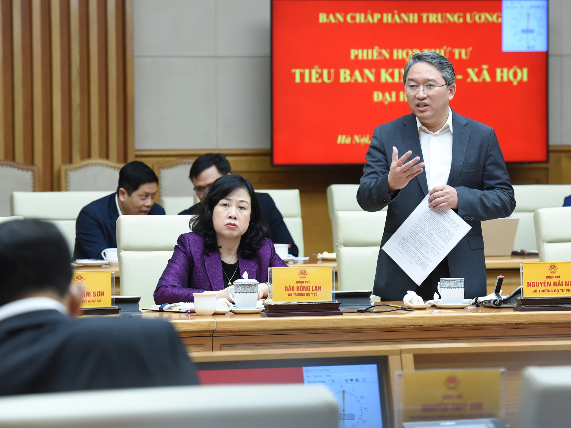 越南政府总理范明正主持越共第十四届全国代表大会经济社会小组会议【组图】 ảnh 5