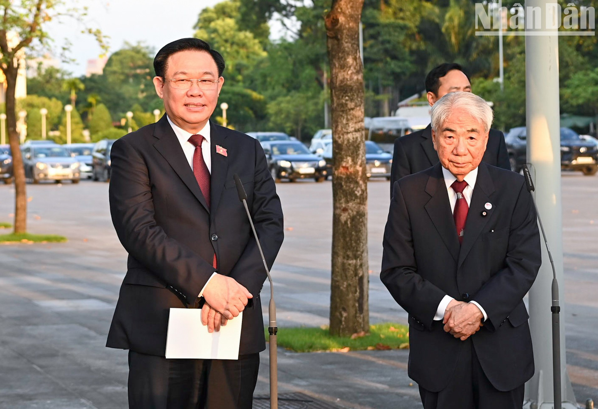国会主席王廷惠和日本参议院议长尾辻秀久。 国会主席王廷惠和日本参议院议长尾辻秀久。