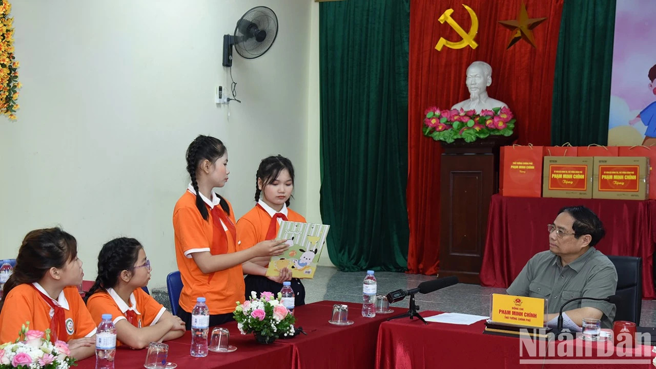河内残疾儿童养育中心孩子发表讲话。 河内残疾儿童养育中心孩子发表讲话。