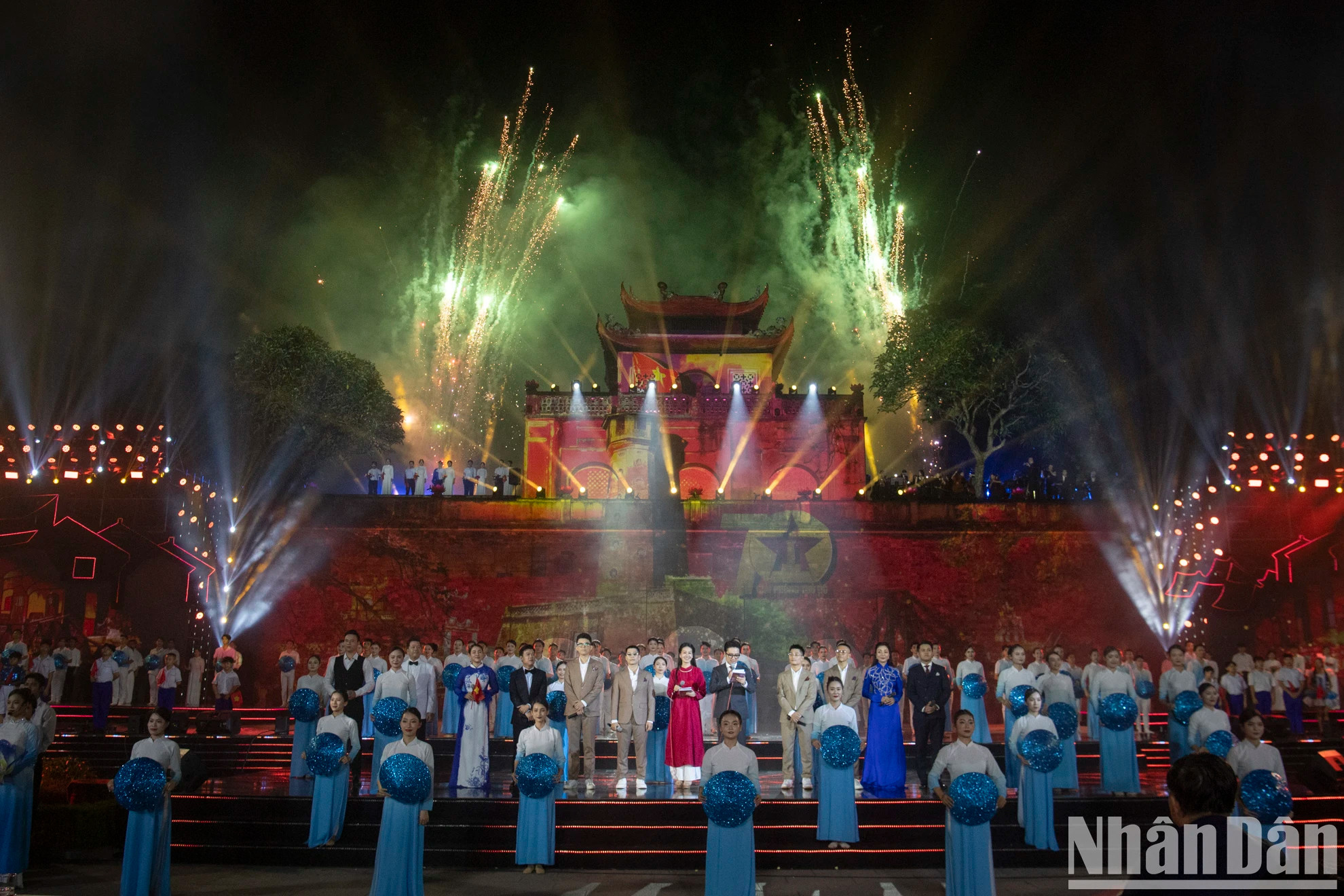 文艺节目。 文艺节目。