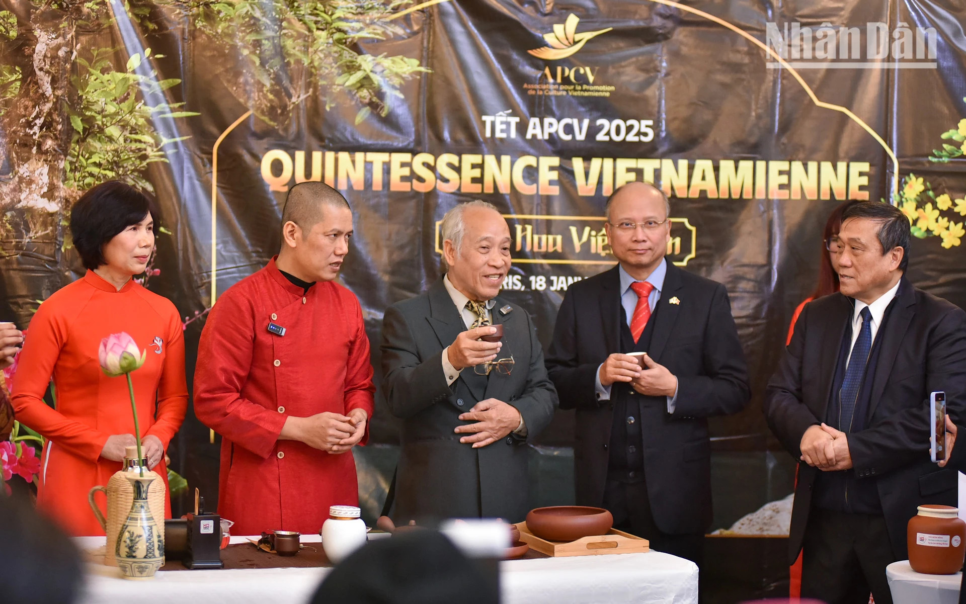 越南茶空间创始人阮维仁先生表示，越南是一个有着数千年饮茶历史的国家。茶不仅是一种饮料，更是高雅和精致的象征。