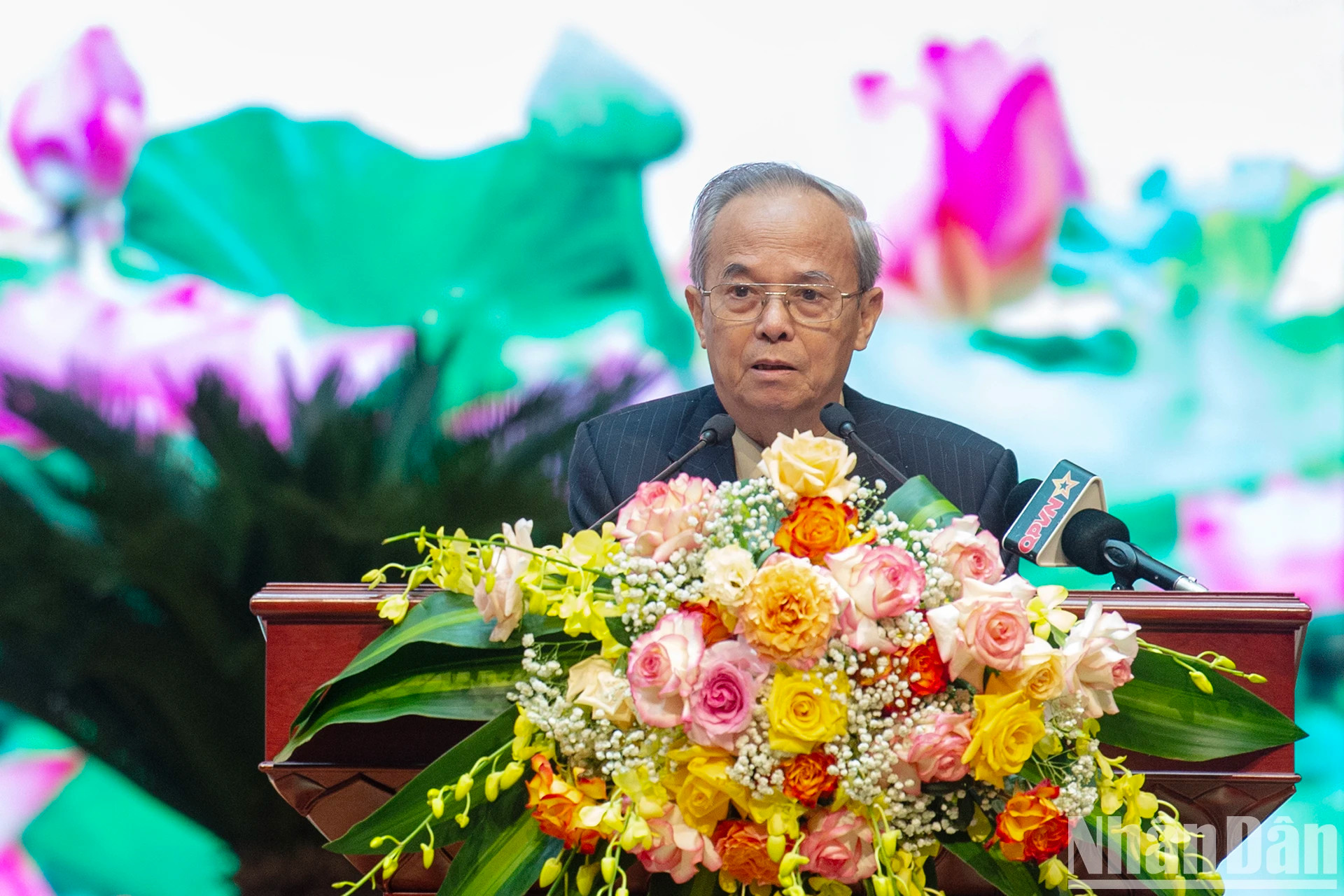 丁春勇教授、博士发表讲话。