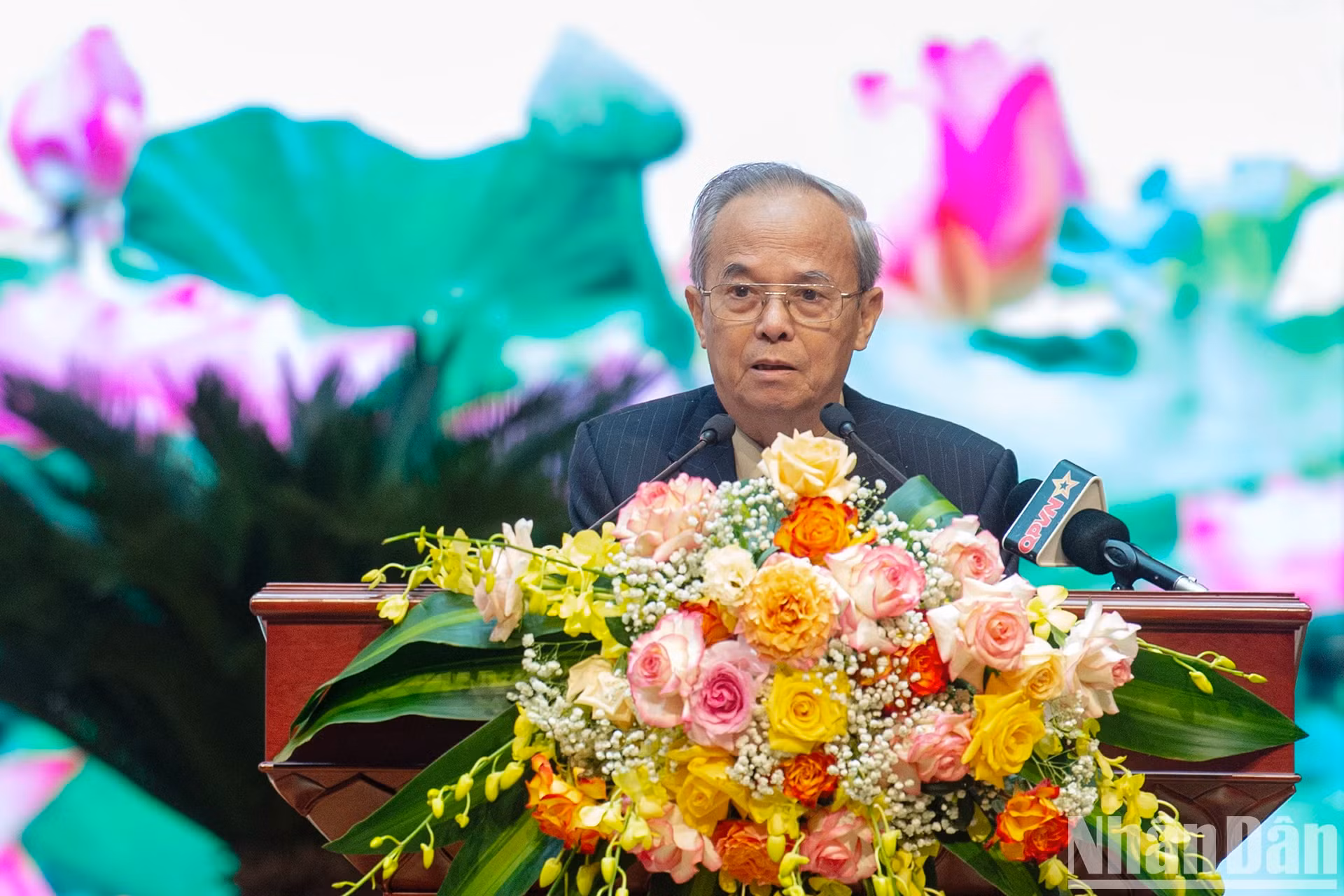 丁春勇教授、博士发表讲话。