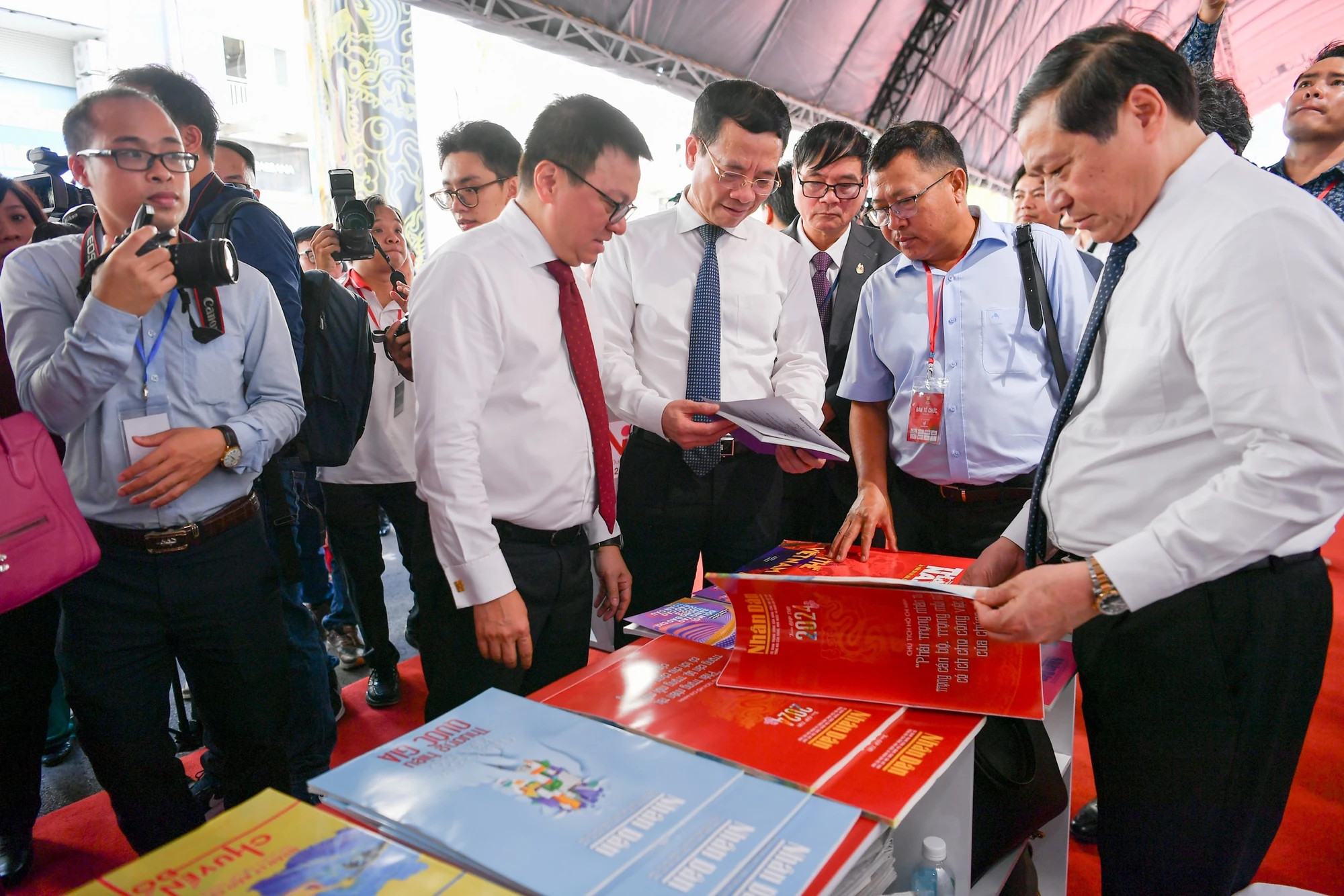 《人民报》的展位。 《人民报》的展位。