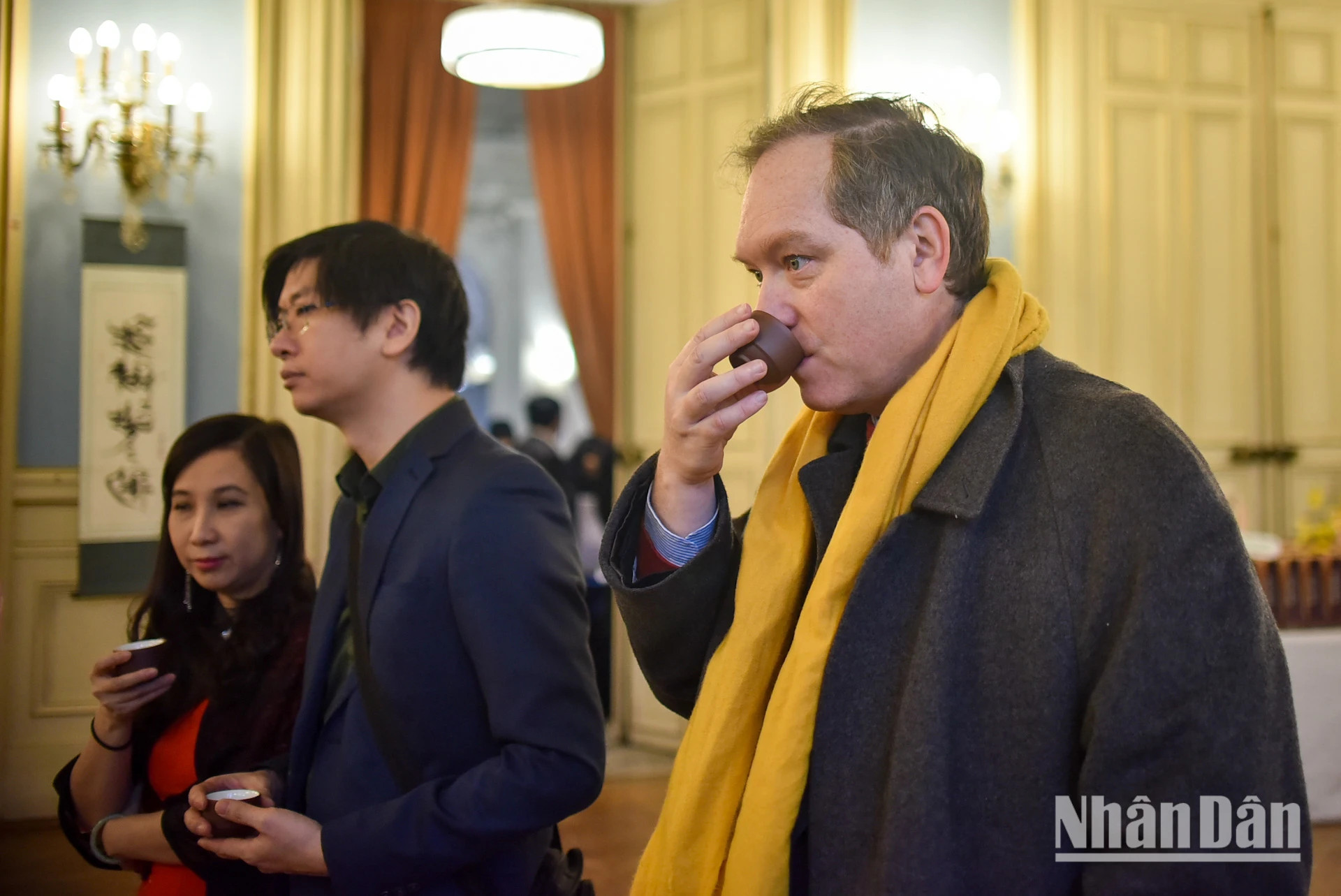 “越南精髓”活动中的越南茶空间位国际友人和侨胞欣赏越南上等茗茶提供机会。