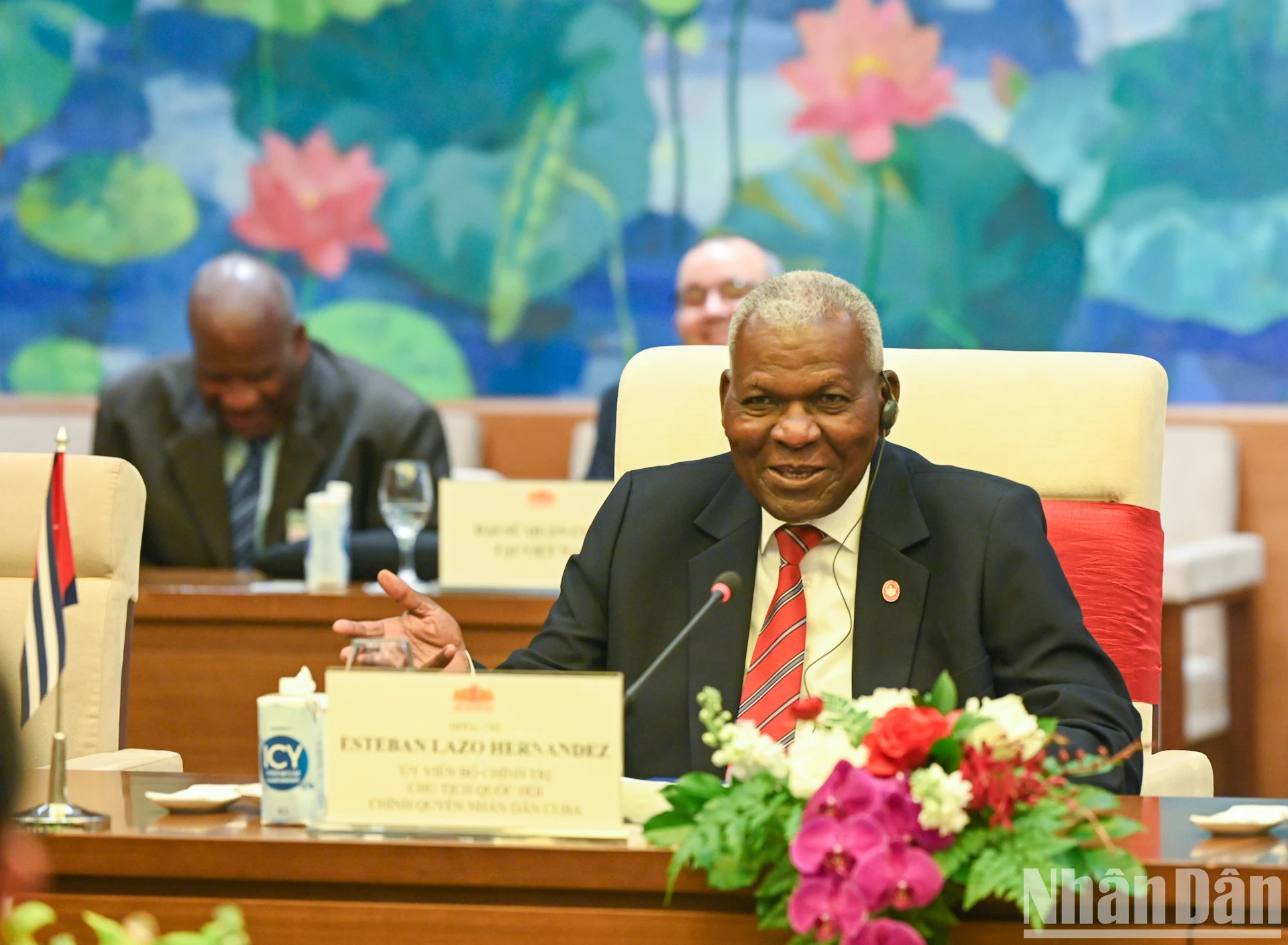 古巴全国人民政权代表大会主席埃斯特万·拉索·埃尔南德斯在会谈上发表讲话。