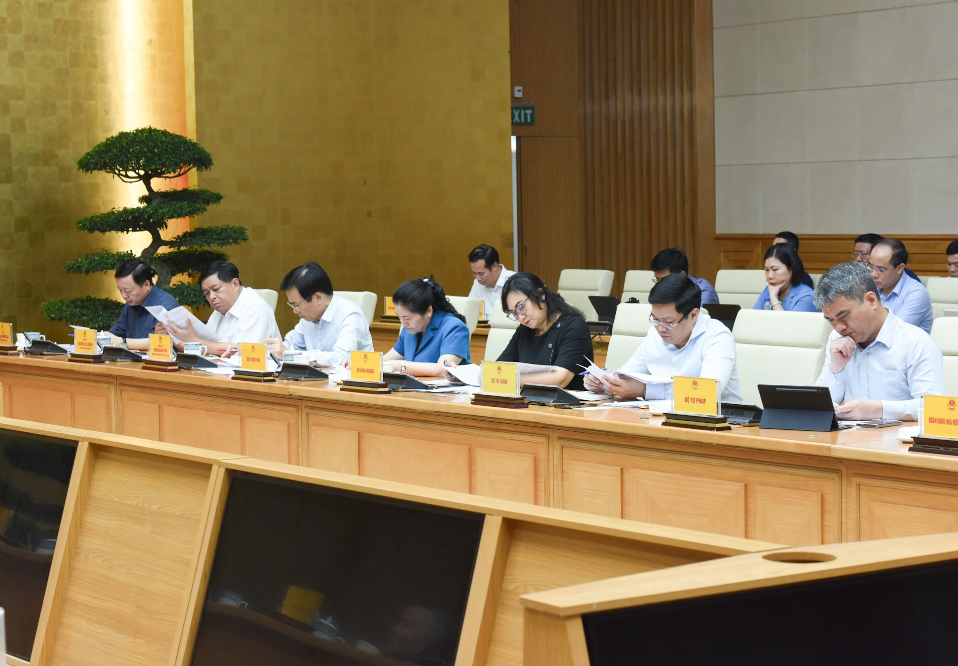 越南政府总理范明正同政策咨询委员会就私营经济发展问题举行会议【组图】 ảnh 7 越南政府总理范明正同政策咨询委员会就私营经济发展问题举行会议【组图】 ảnh 7