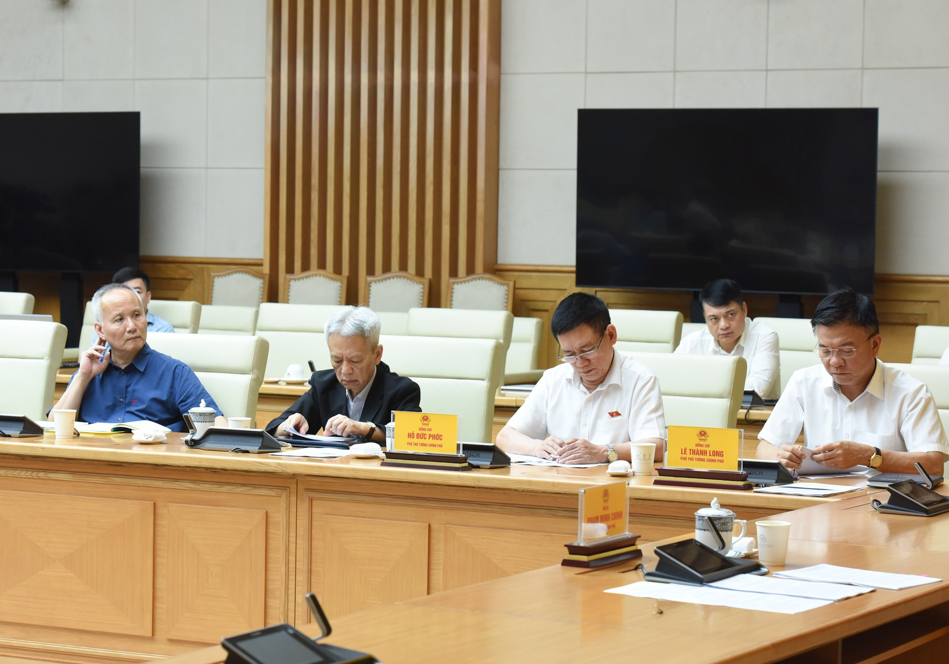 越南政府总理范明正同政策咨询委员会就私营经济发展问题举行会议【组图】 ảnh 2 越南政府总理范明正同政策咨询委员会就私营经济发展问题举行会议【组图】 ảnh 2