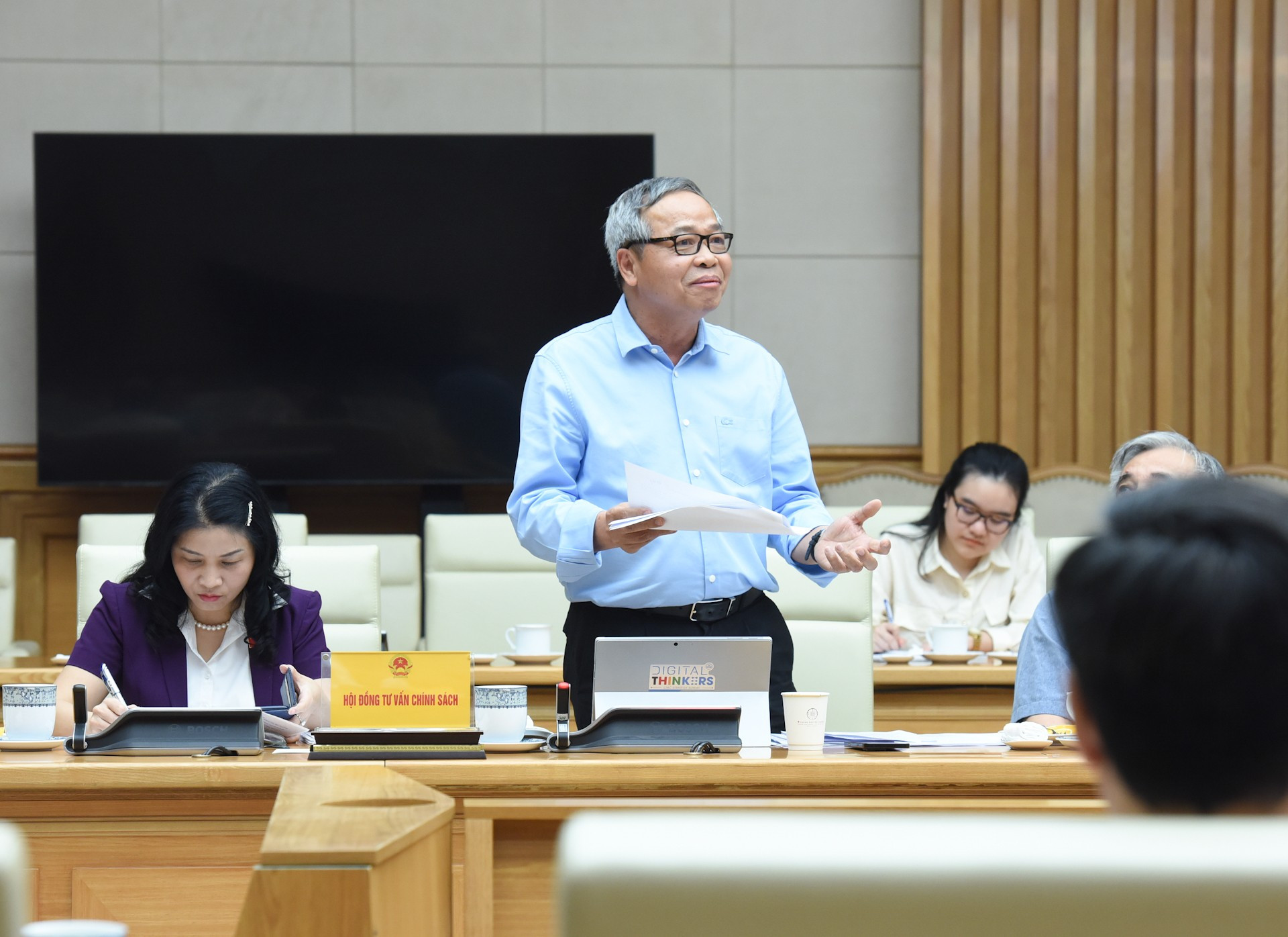 越南政府总理范明正同政策咨询委员会就私营经济发展问题举行会议【组图】 ảnh 5 越南政府总理范明正同政策咨询委员会就私营经济发展问题举行会议【组图】 ảnh 5