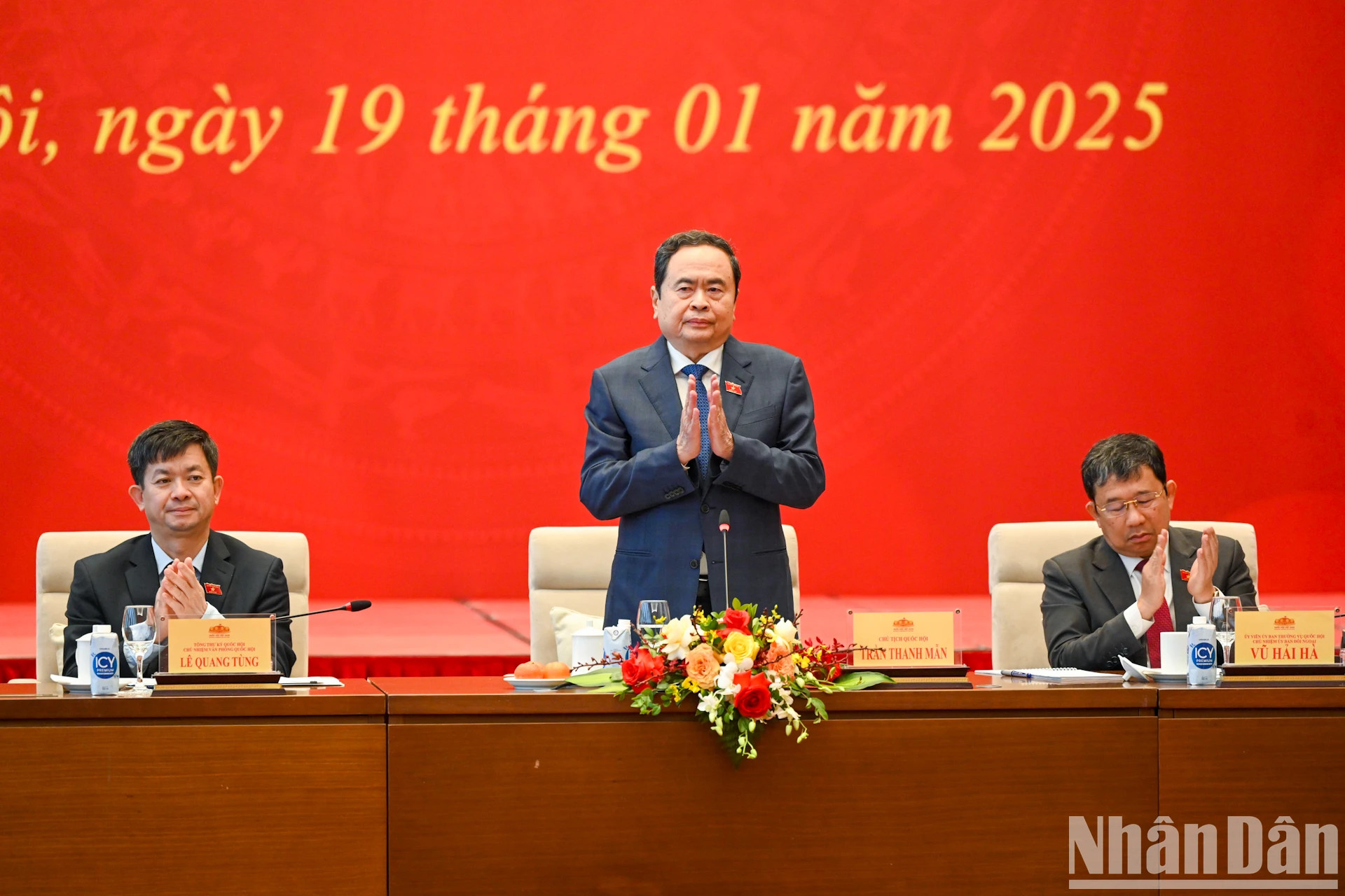 国会主席陈青敏发表讲话。 国会主席陈青敏发表讲话。