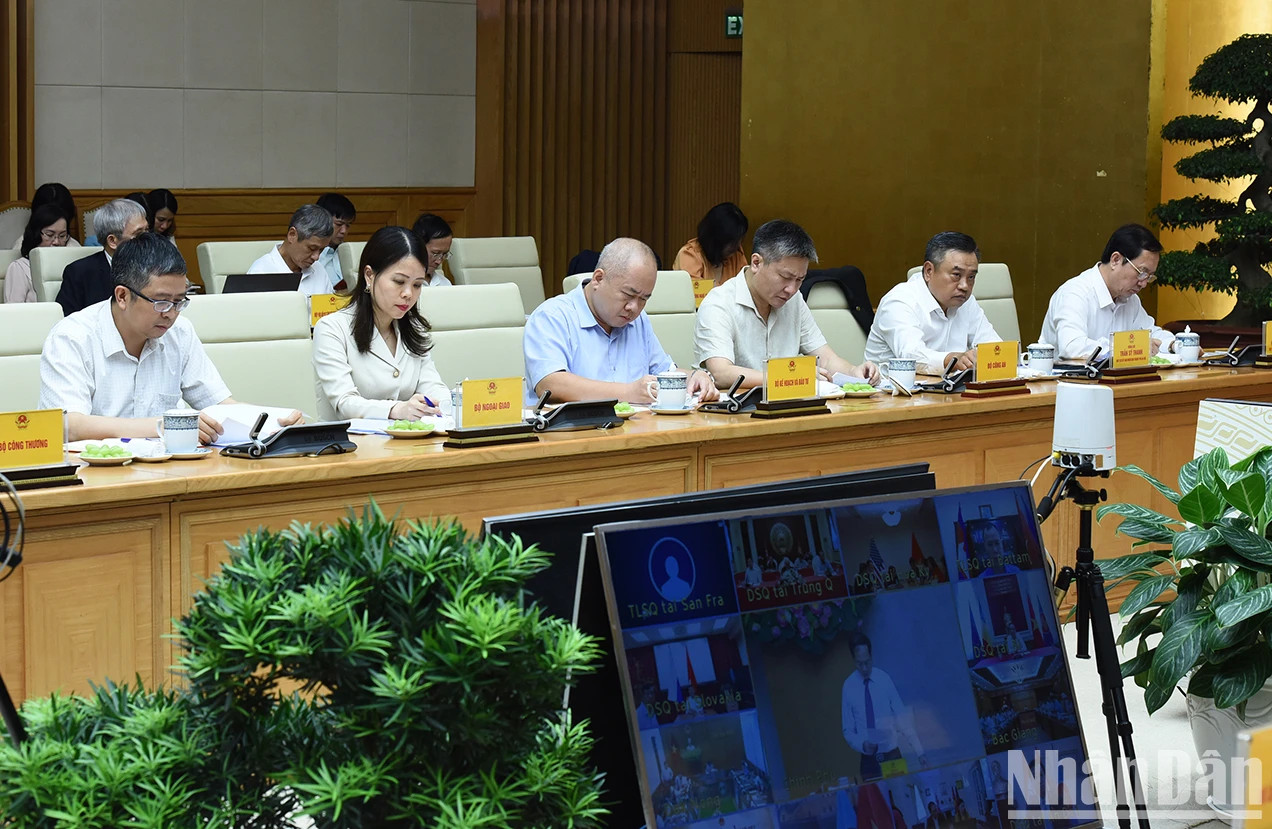 中央各部门、行业领导与会。