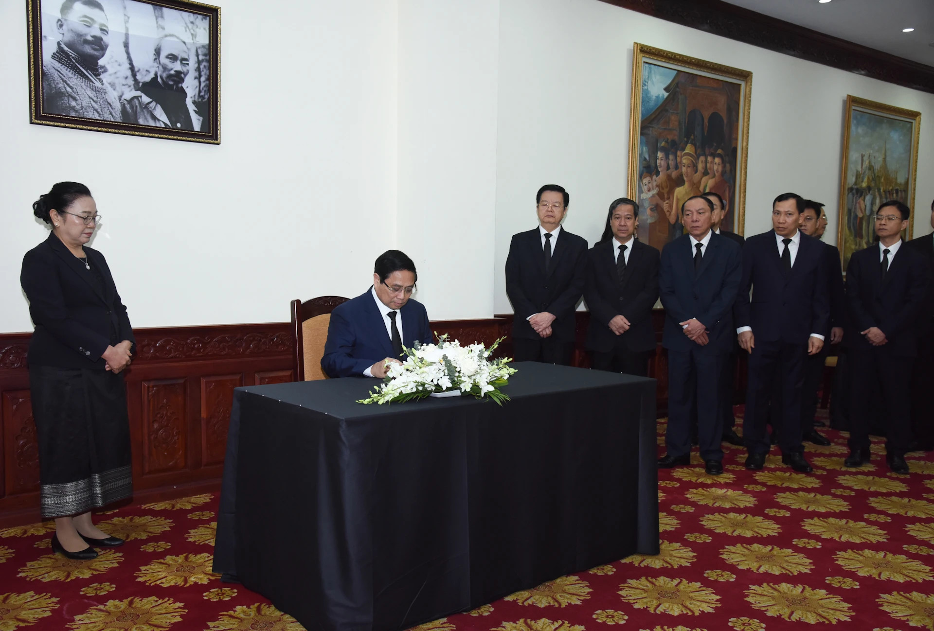 越南政府总理范明正吊唁坎代·西潘敦同志逝世【组图】 ảnh 4