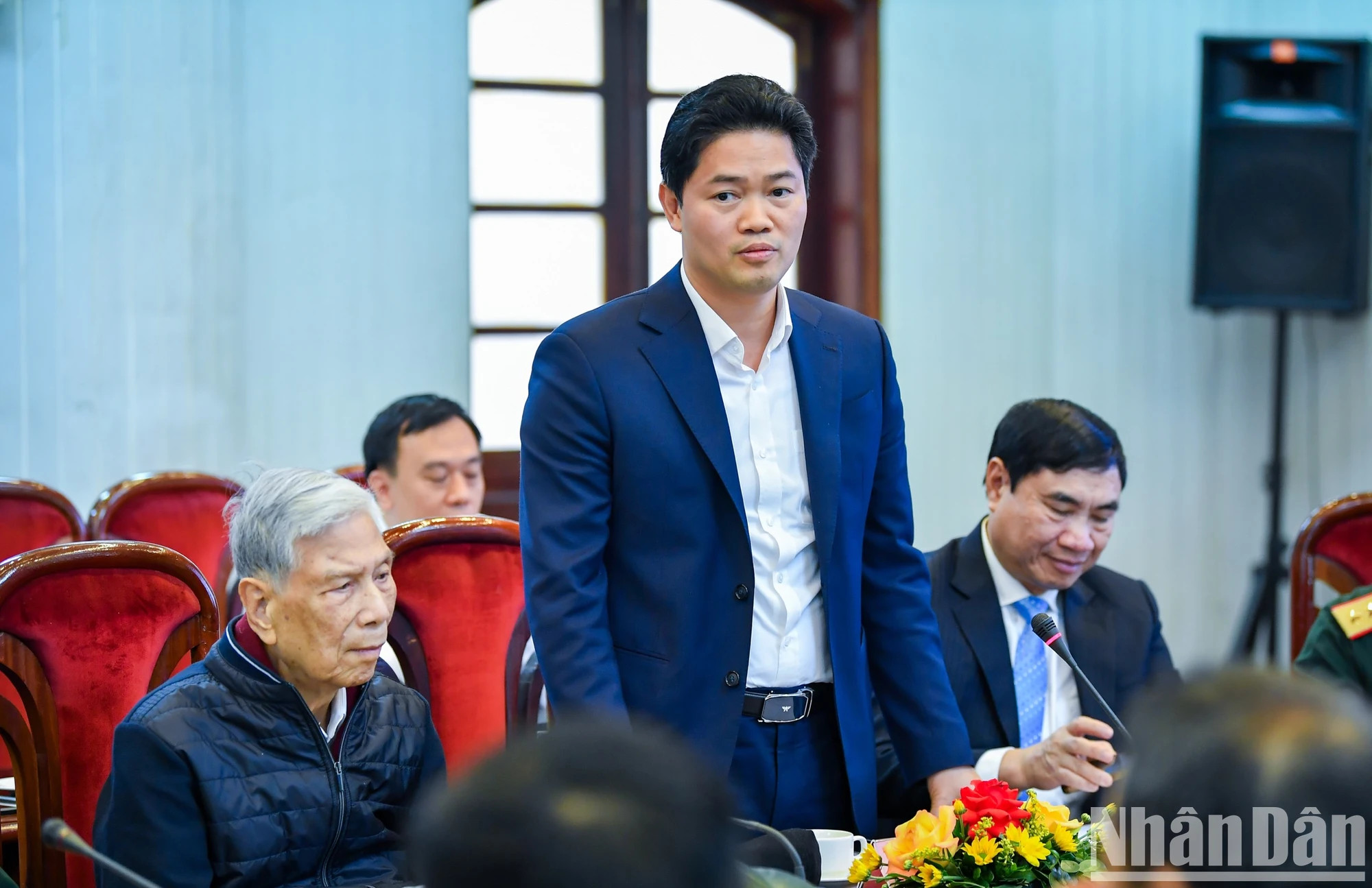 越共中央候补委员、莱州省委常务副书记武孟河在记者会上发表讲话。 越共中央候补委员、莱州省委常务副书记武孟河在记者会上发表讲话。