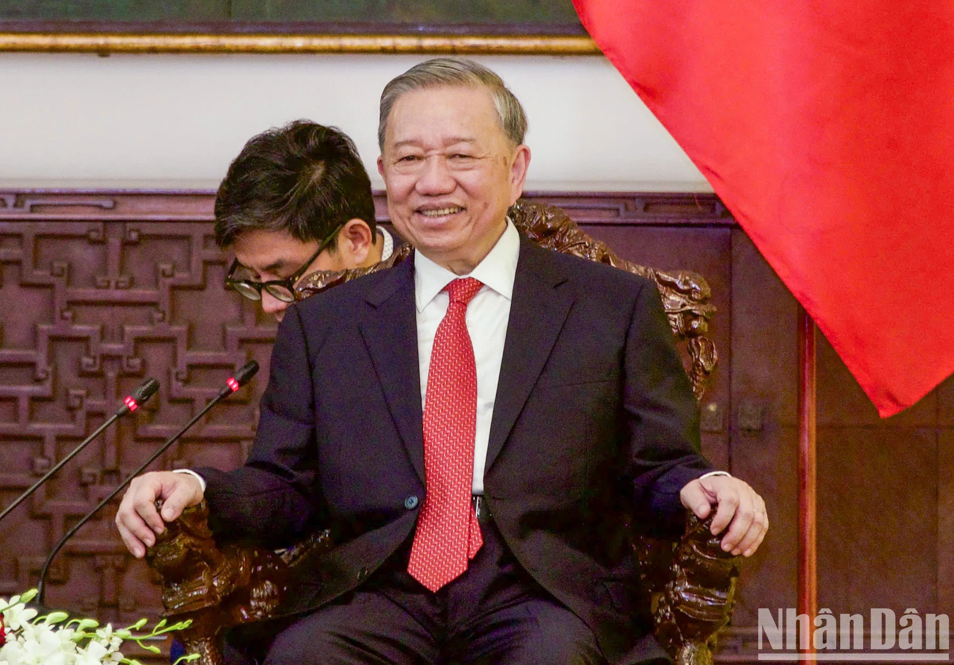 苏林总书记发表讲话。