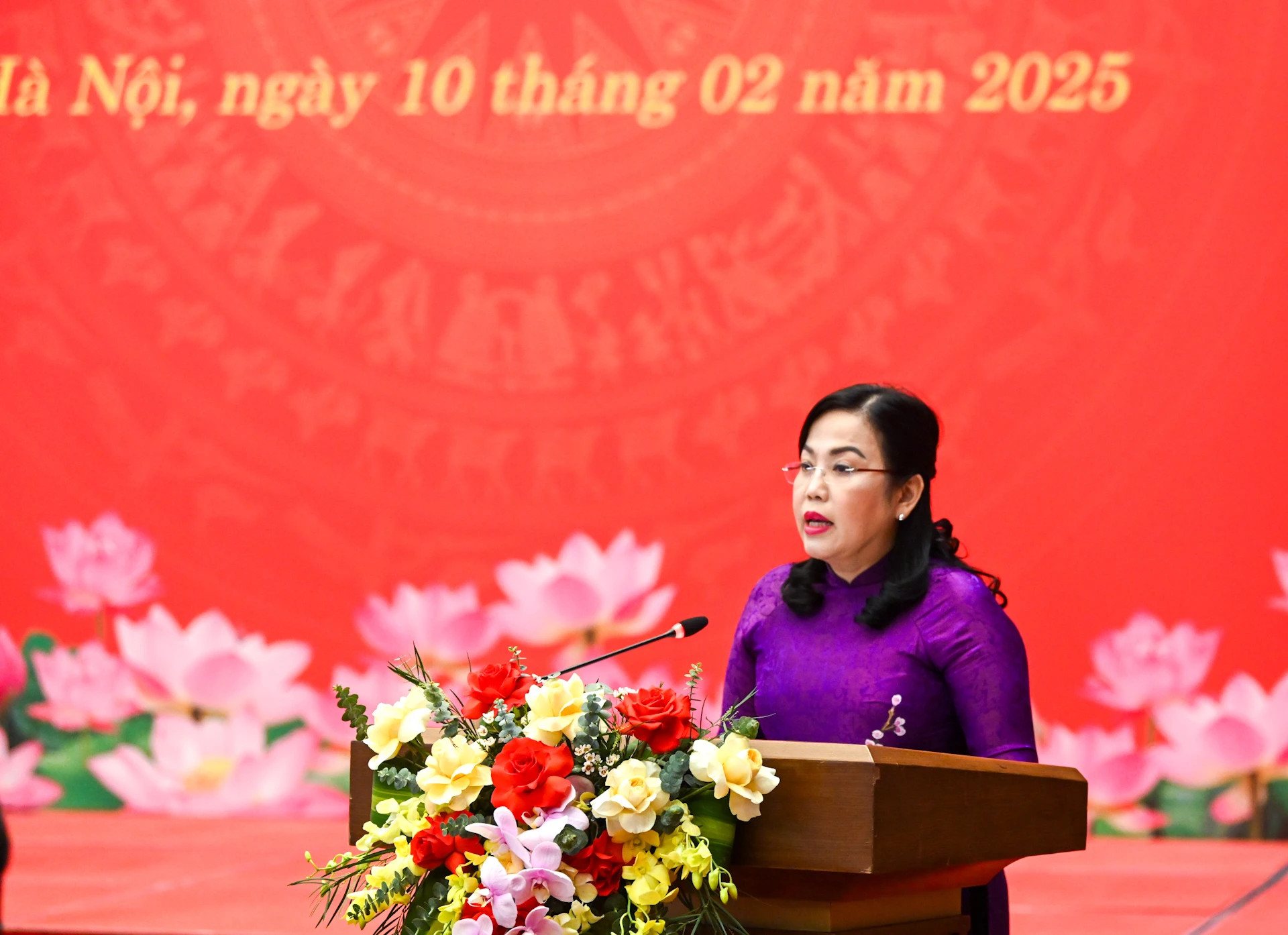 国会常务委员会代表工作委员会主任、越共中央组织部副部长阮青海发表讲话。 国会常务委员会代表工作委员会主任、越共中央组织部副部长阮青海发表讲话。