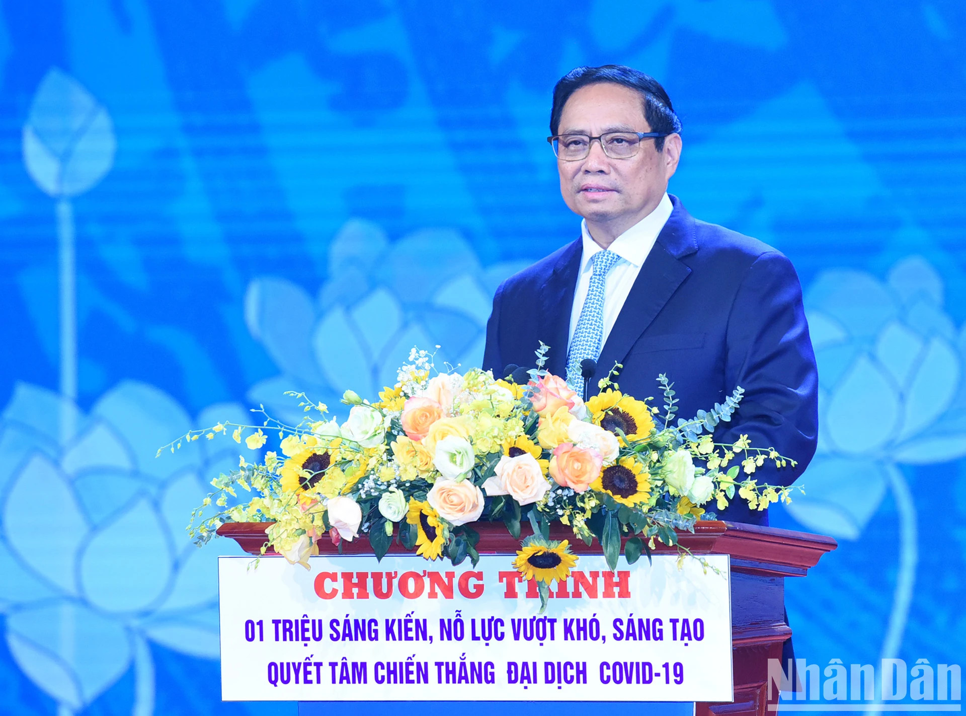 范明正总理在会议上发表讲话。