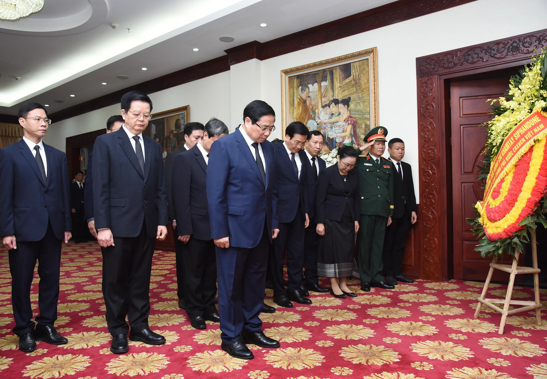 越南政府总理范明正吊唁坎代·西潘敦同志逝世【组图】 ảnh 2