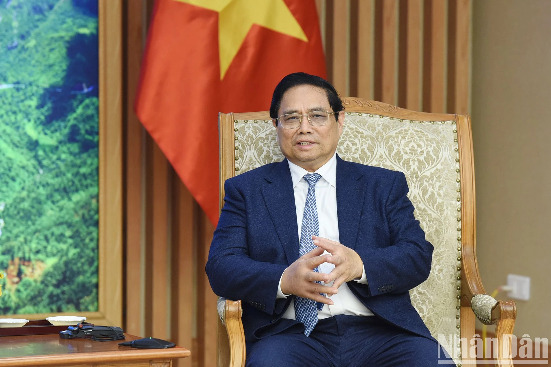 范明正总理发表讲话。