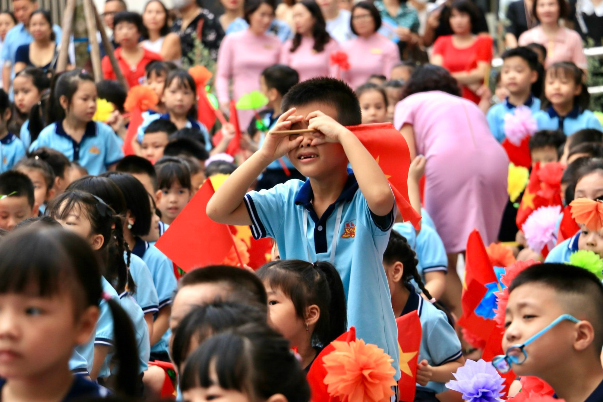 金莲小学学生。 金莲小学学生。