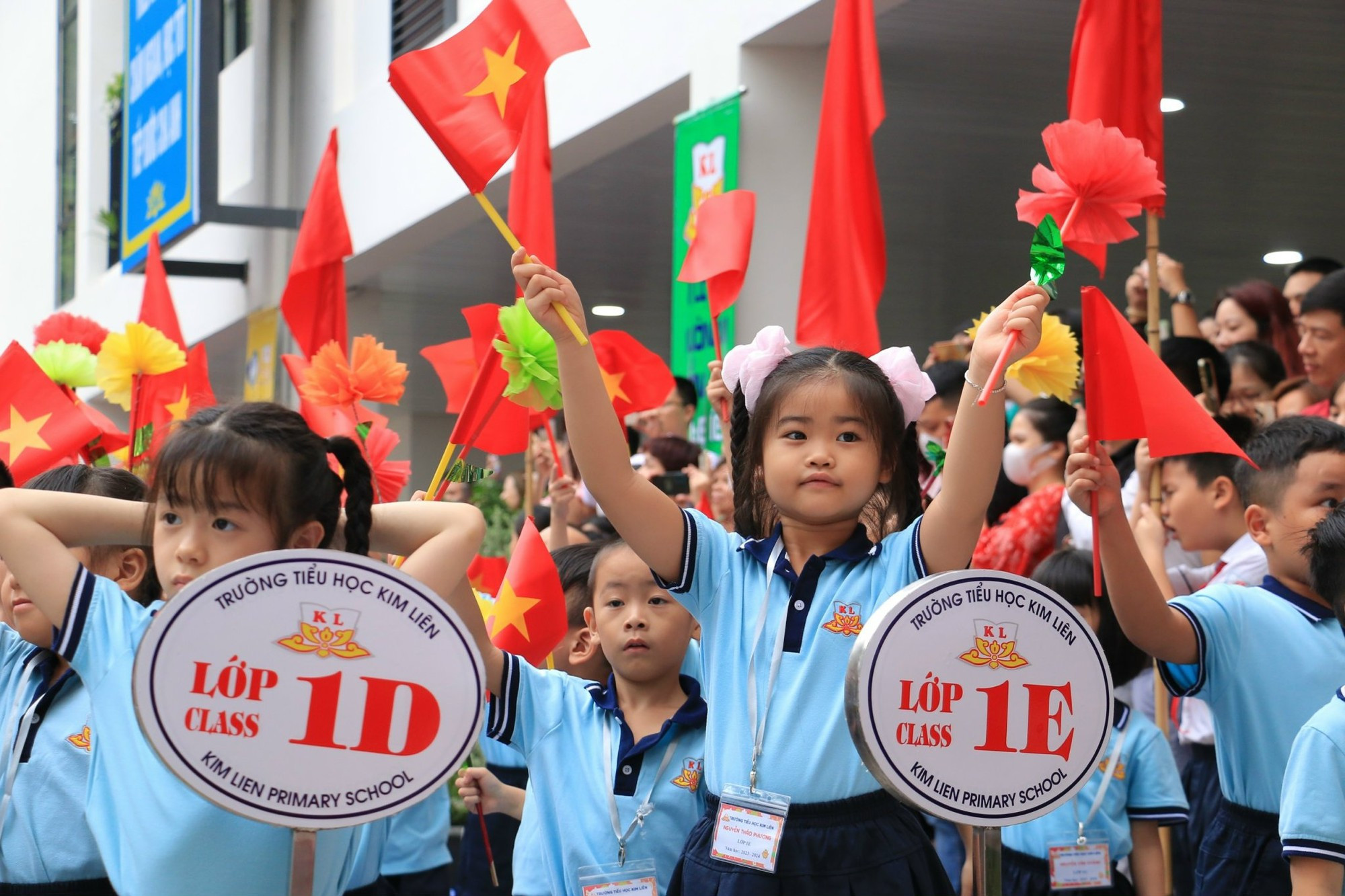 金莲小学一年级学生。 金莲小学一年级学生。