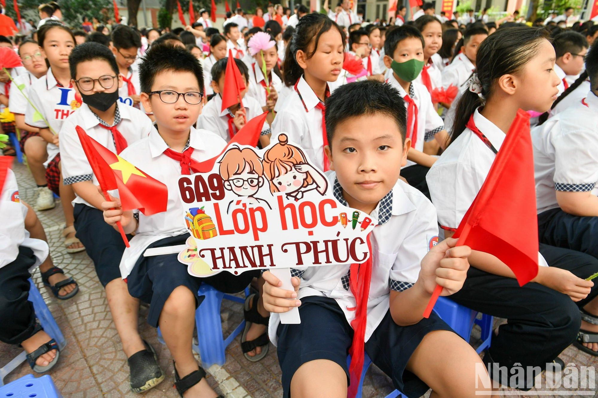 巴亭初中学校学生。 巴亭初中学校学生。