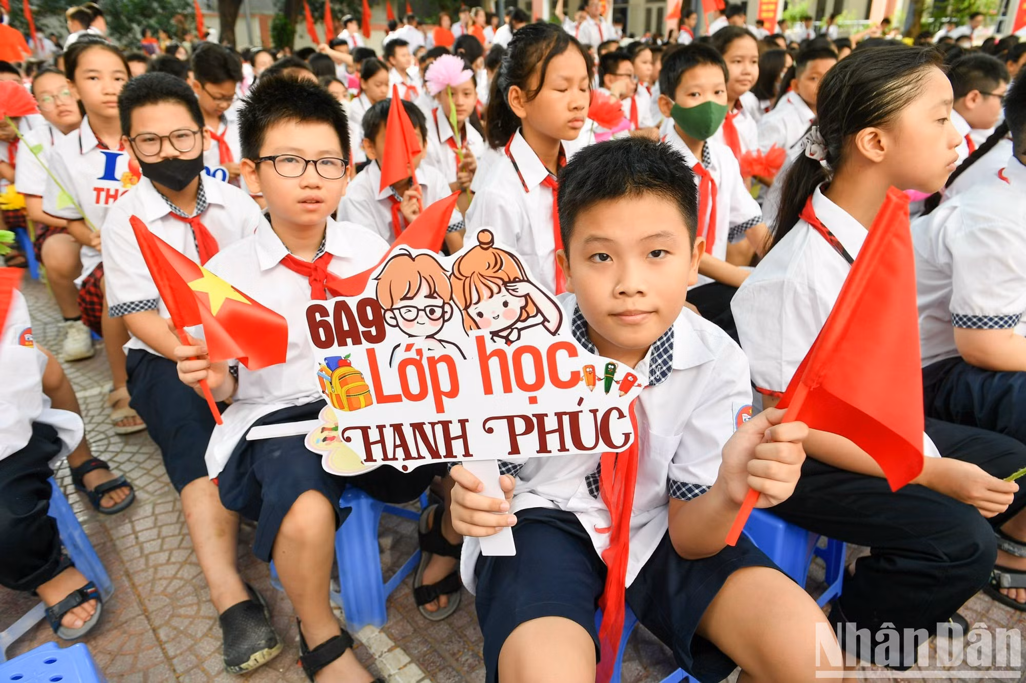 巴亭初中学校学生。