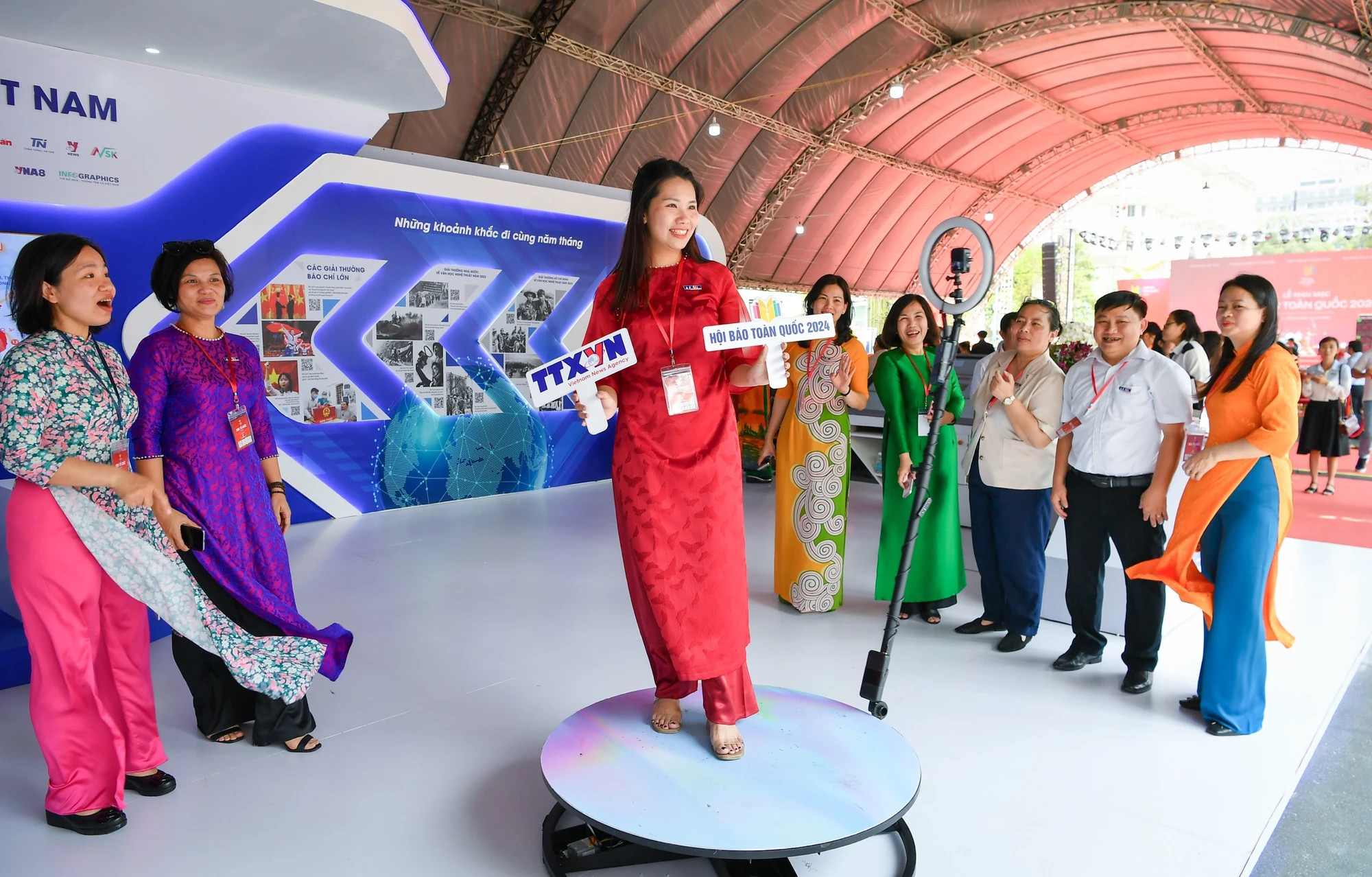 《越通社》的展位。 《越通社》的展位。