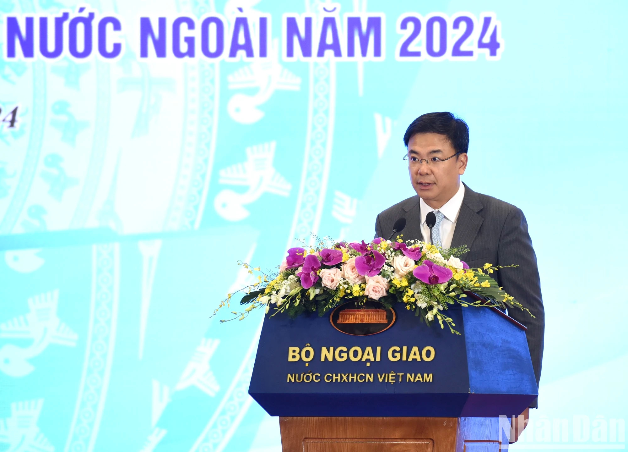 越南驻日本大使范光校发表讲话。