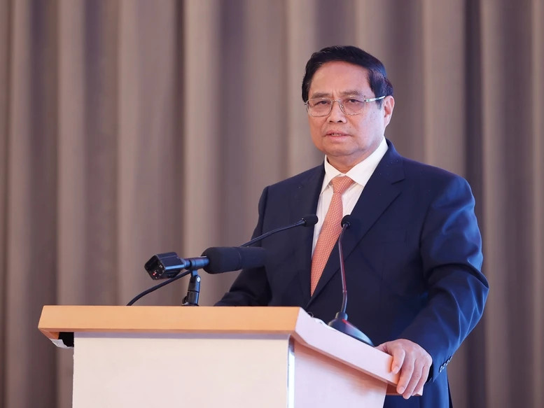 范明正总理发表讲话。 范明正总理发表讲话。