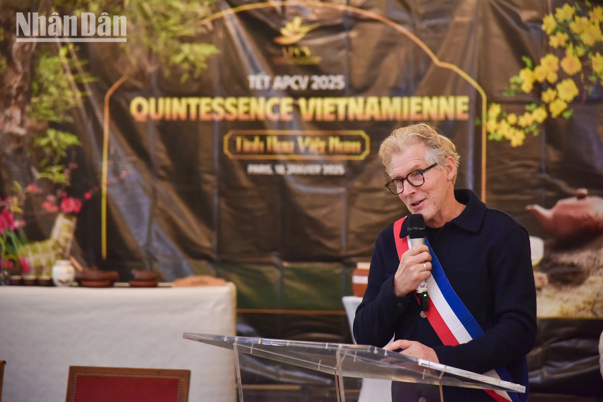 巴黎第二十区区长Éric Plie在活动上发言。